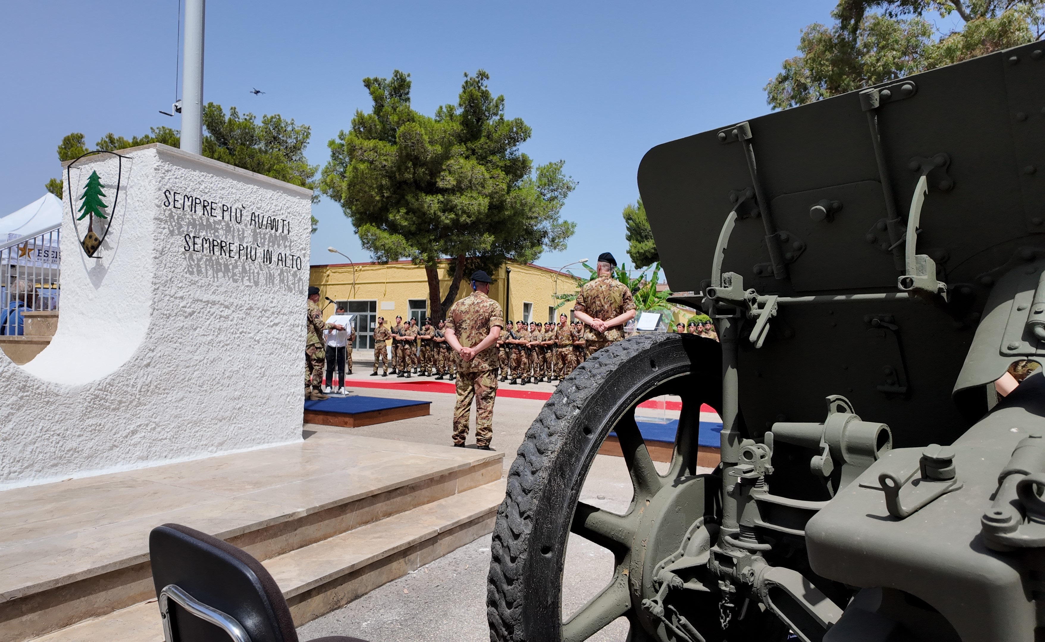 Galleria IL PRESIDENTE EMILIANO ALLA CERIMONIA DI AVVICENDAMENTO DELLA BRIGATA PINEROLO: “GRANDE LAVORO SVOLTO IN QUESTI ANNI E DURANTE IL G7” - Diapositiva 3 di 8
