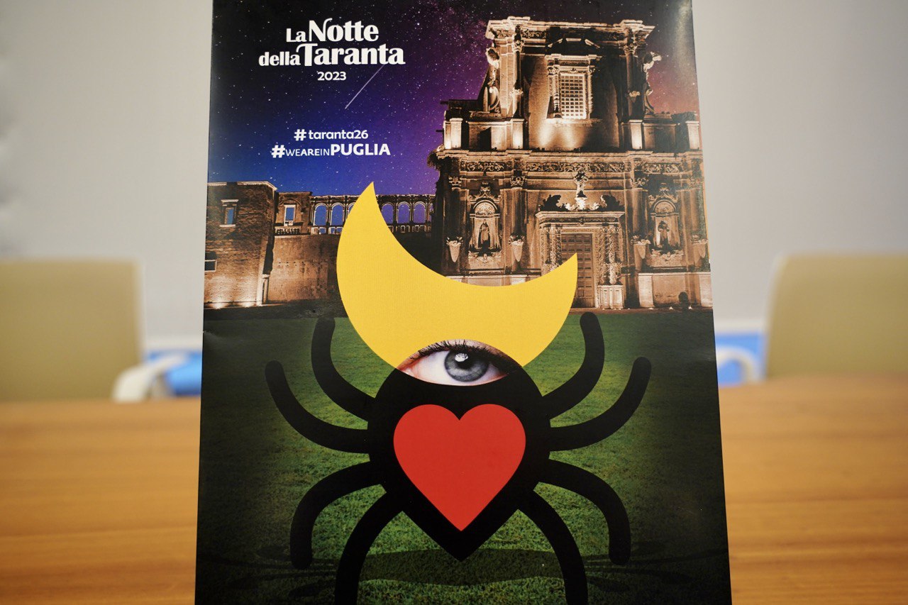 Galleria La Notte della Taranta 2023, maestra concertatrice Fiorella Mannoia - Diapositiva 4 di 11