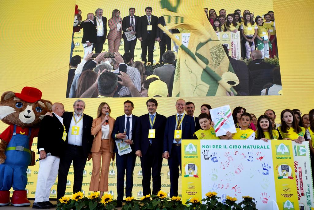 Galleria Inaugurazione Villaggio Coldiretti a Bari, presidente Emiliano: 