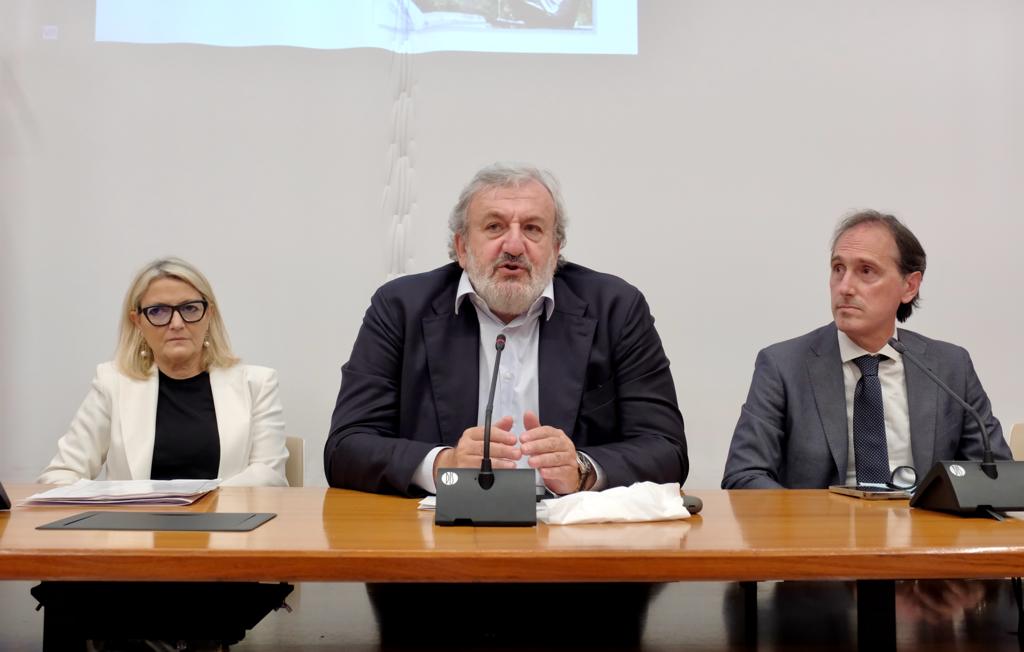 Galleria Abbandono di rifiuti su strade ad alta percorrenza turistica e valenza paesaggistica, arriva il progetto della Regione Puglia per contrastare il fenomeno - Diapositiva 11 di 13