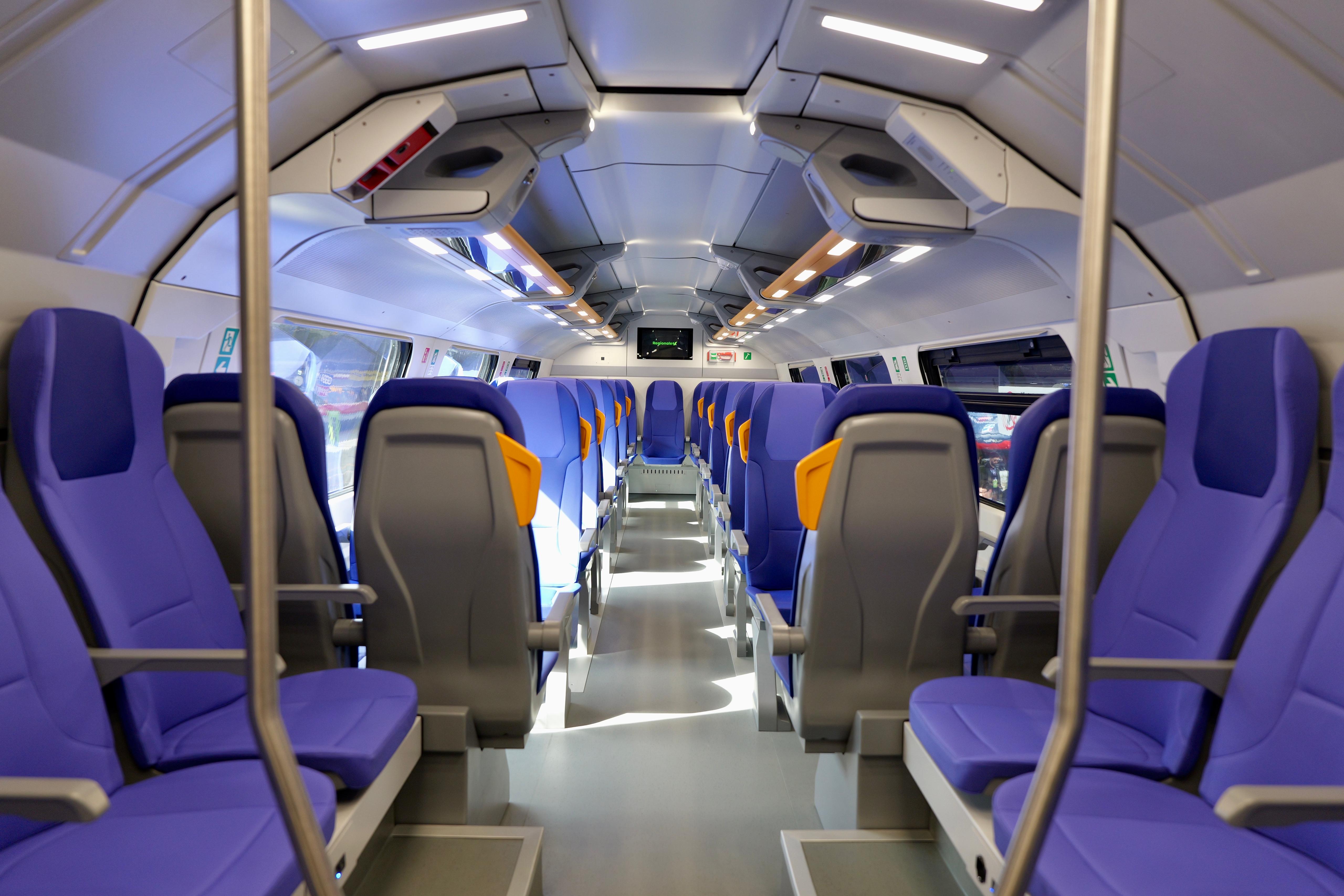 Galleria Trasporti, presentati i due nuovi treni elettrici a due piani del Regionale di Trenitalia - Diapositiva 20 di 24