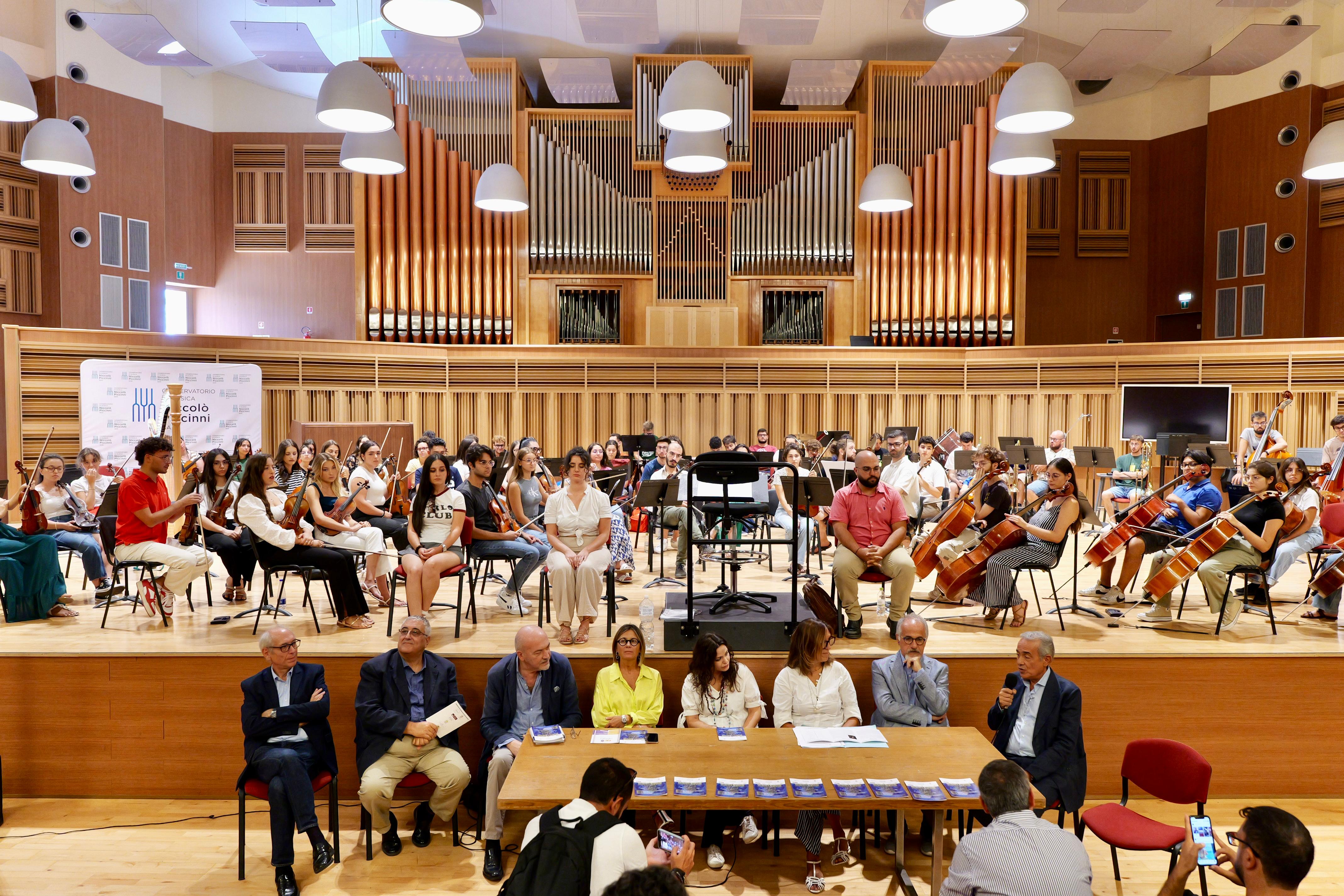 Galleria Leo: al via la terza stagione musicale dell’Orchestra Regionale dei Conservatori di Puglia, cinque concerti per il grande pubblico pugliese con le “Operette” di Johann Strauss e Franz Lehar - Diapositiva 11 di 14