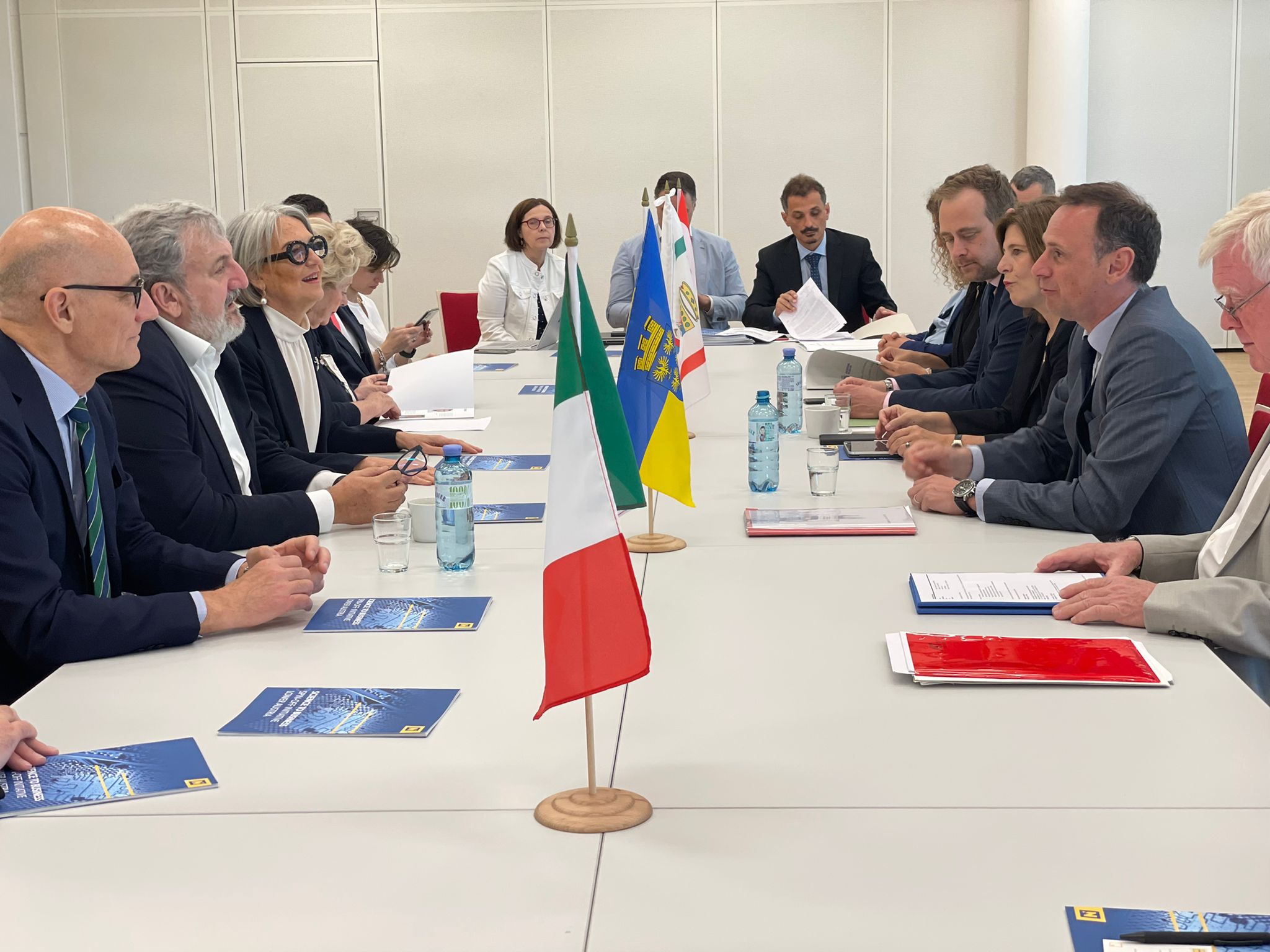 Galleria La Regione Puglia a Vienna: l'incontro con il Governo della Bassa Austria e sottoscrizione dell'accordo tra Università di Bari e la Danube Private University - Diapositiva 8 di 11