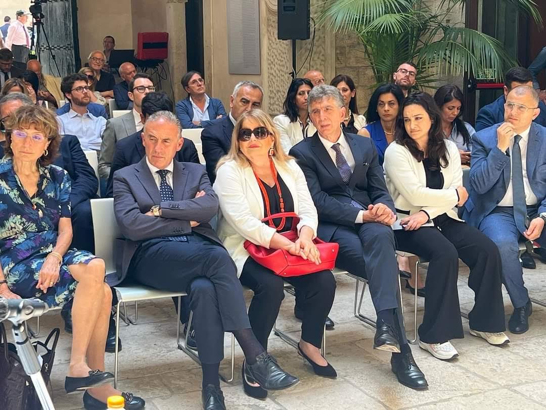 Galleria “La democrazia fragile del XXI secolo”, l’intervento del presidente Emiliano a Barletta per la giornata di studi in memoria di Alfredo Reichlin - Diapositiva 1 di 6