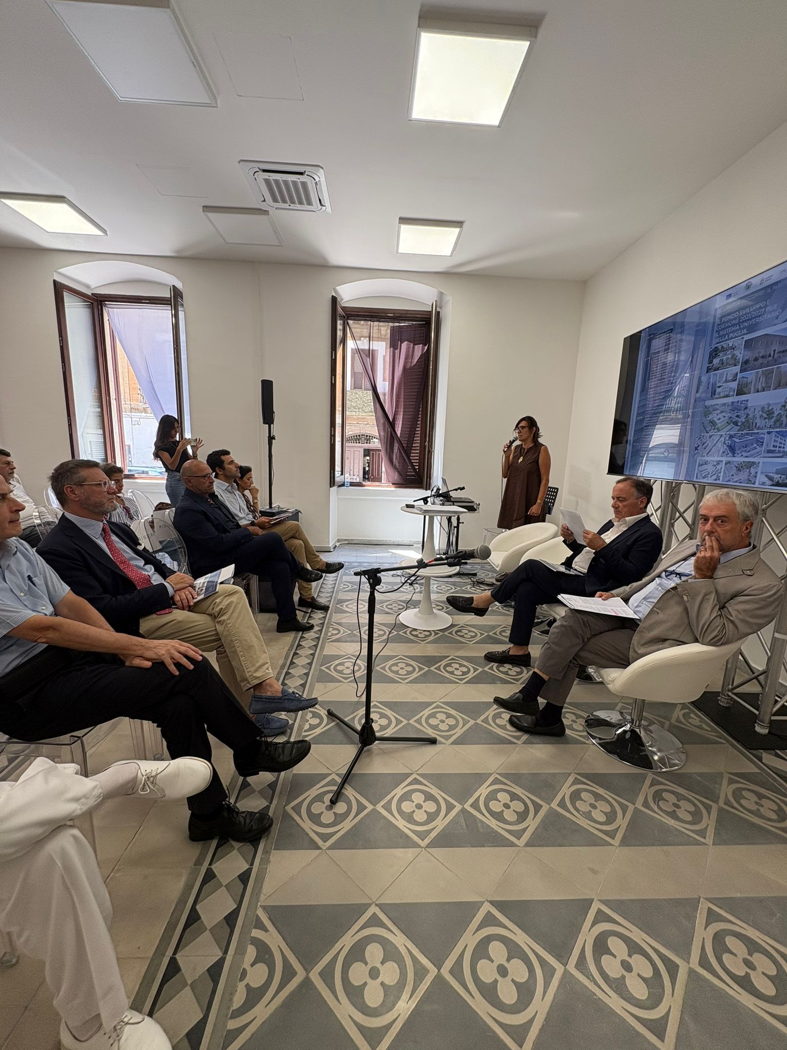 Galleria Emiliano e Leo: “Oltre 300 milioni di euro per il potenziamento di residenze universitarie, scuole, università e spazi per la didattica. Un traguardo storico per la Puglia” - Diapositiva 4 di 11