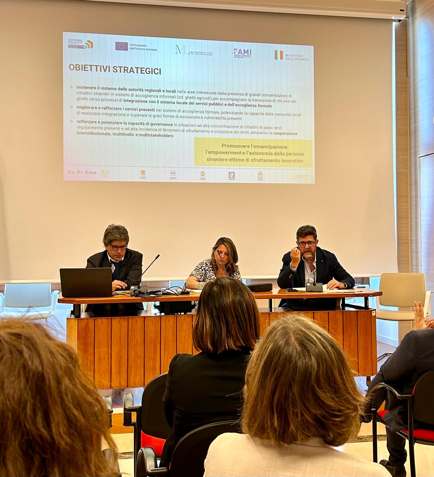 Galleria Al via i Poli Sociali Integrati con 12 sportelli in tutta la regione. Offriranno assistenza sociale, legale e lavorativa alle persone migranti - Diapositiva 3 di 4