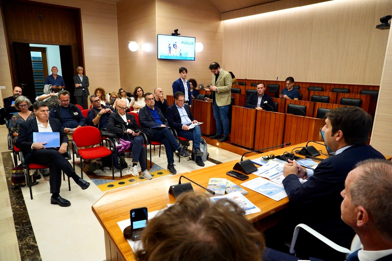 Galleria Turismo sostenibile: dalla Regione Puglia interventi per 3,2 milioni sulla rete dei cammini. Presentato il progetto di infrastrutturazione che coinvolgerà tutte le province pugliesi - Diapositiva 9 di 13