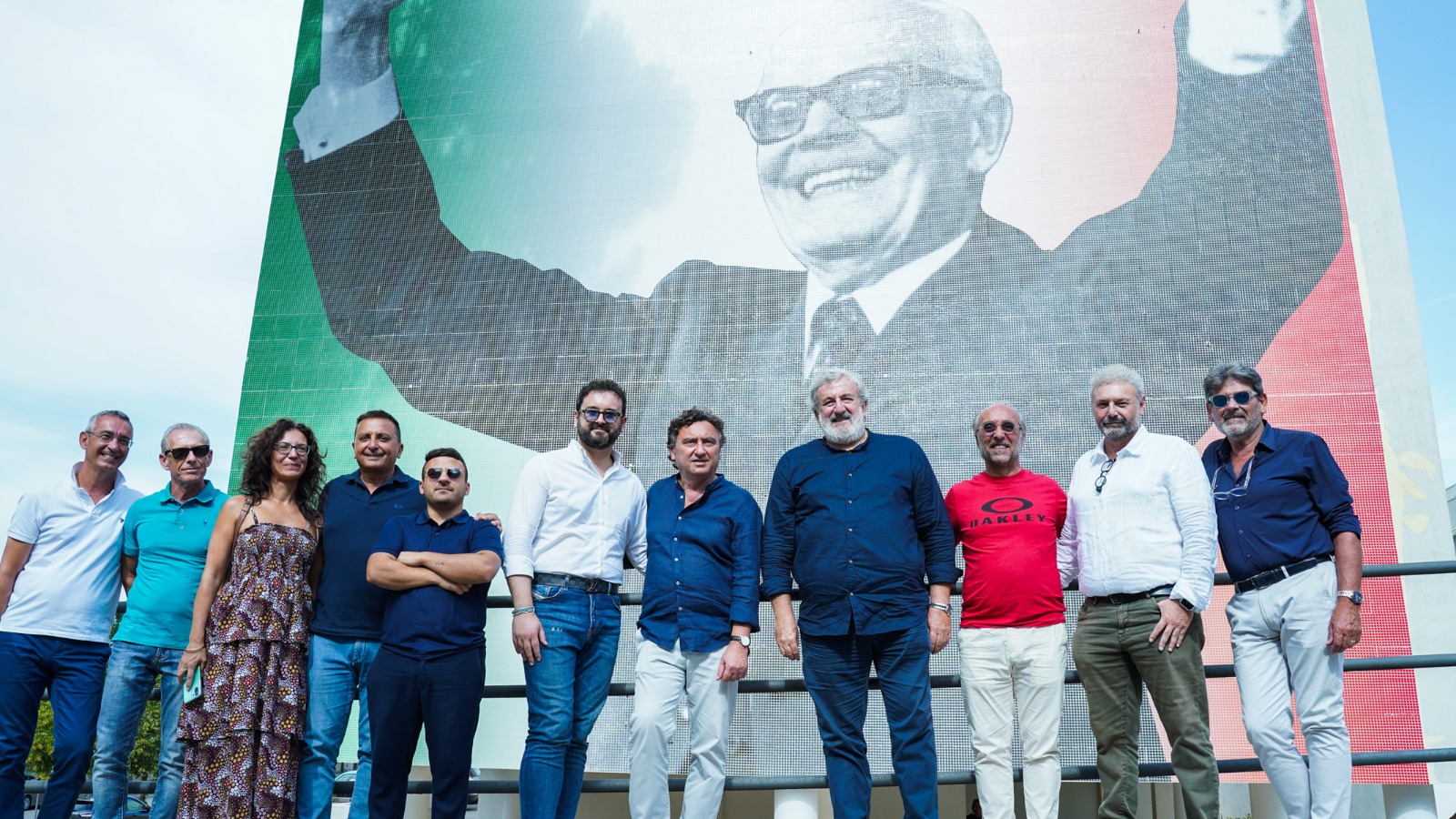 Galleria MARTINA FRANCA, EMILIANO E PENTASSUGLIA ALL’INAUGURAZIONE DELLO SMART WALL DEDICATO A PERTINI - Diapositiva 5 di 10
