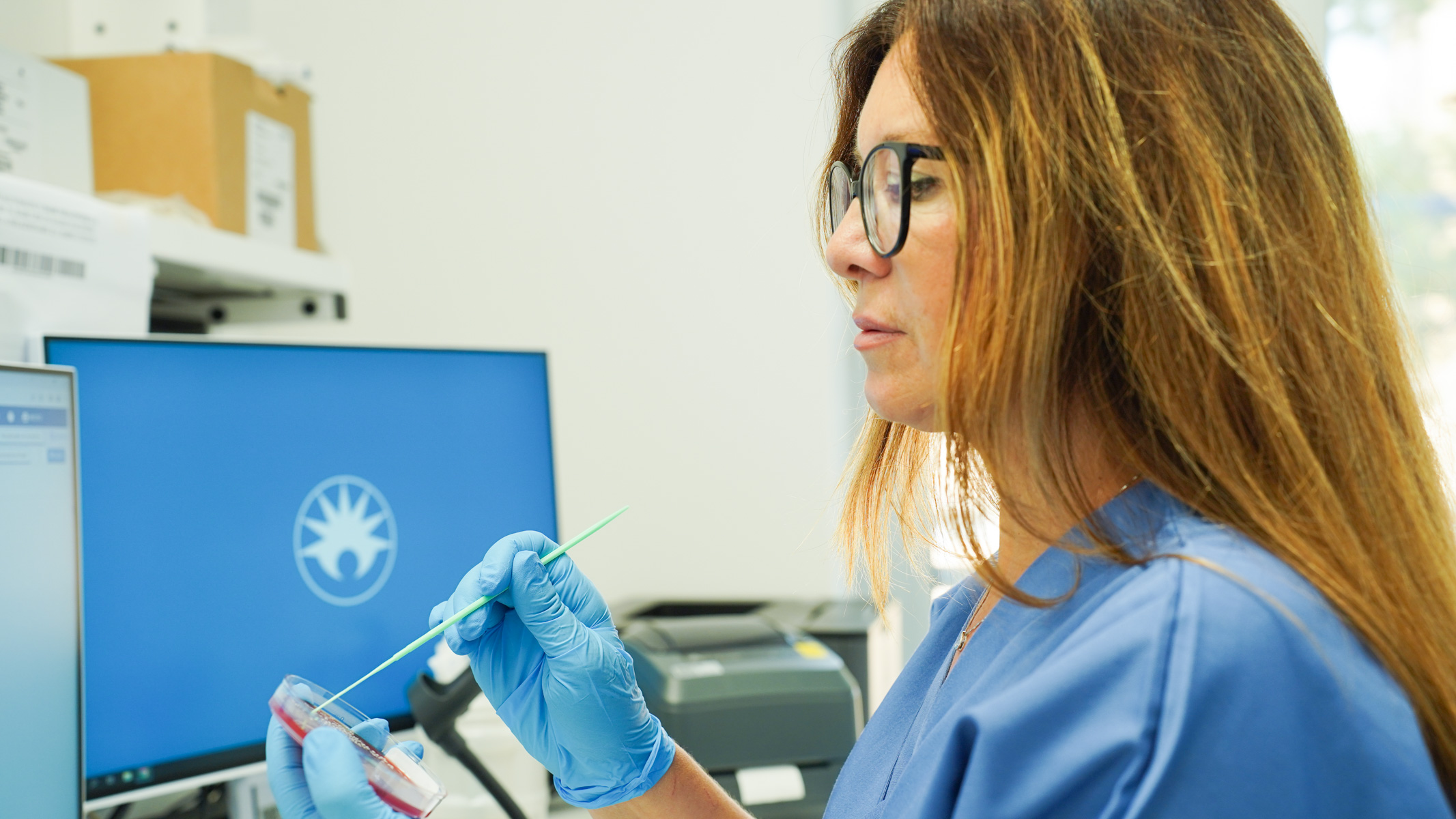 Galleria Nuovo laboratorio di Microbiologia provinciale della ASL all'ospedale Di Venere - Diapositiva 2 di 21