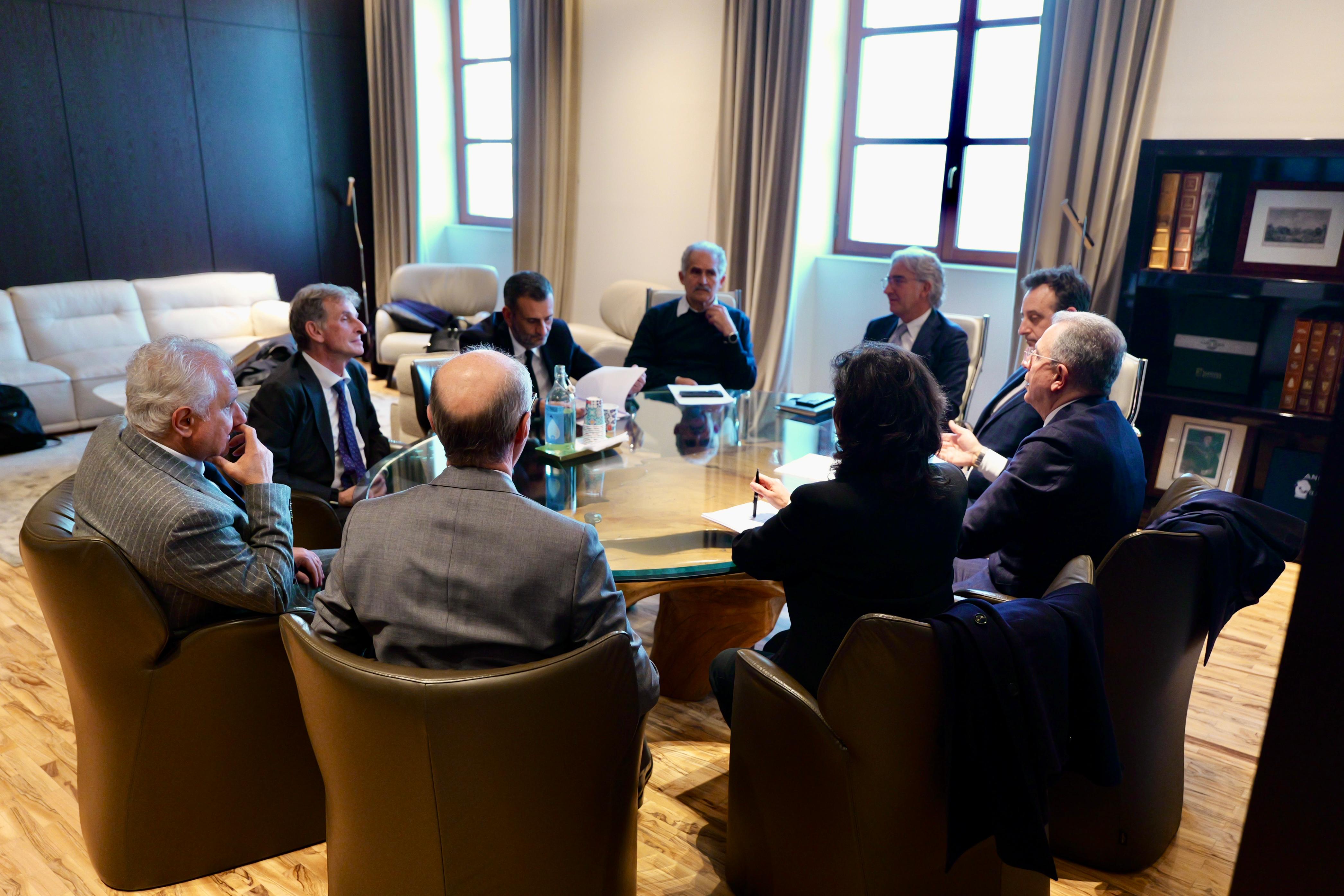 Galleria Il presidente Decaro incontra Ordine dei Commercialisti: “Momento di confronto e di condivisione di strategie per supportare imprese e professionisti” - Diapositiva 4 di 5