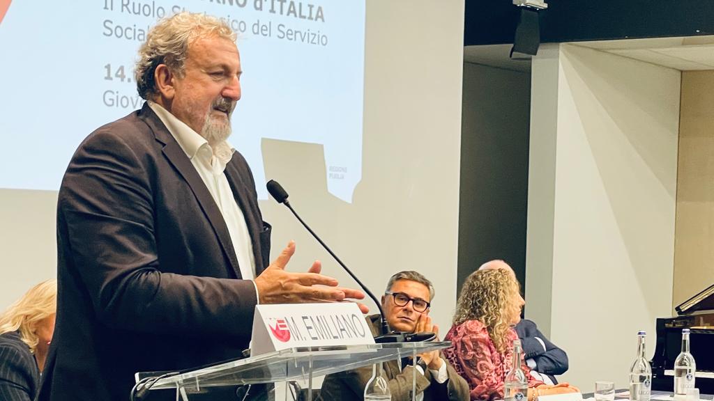 Galleria FdL 2023. Il presidente Emiliano al convegno sul welfare al Sud e sul ruolo del servizio sociale - Diapositiva 2 di 12