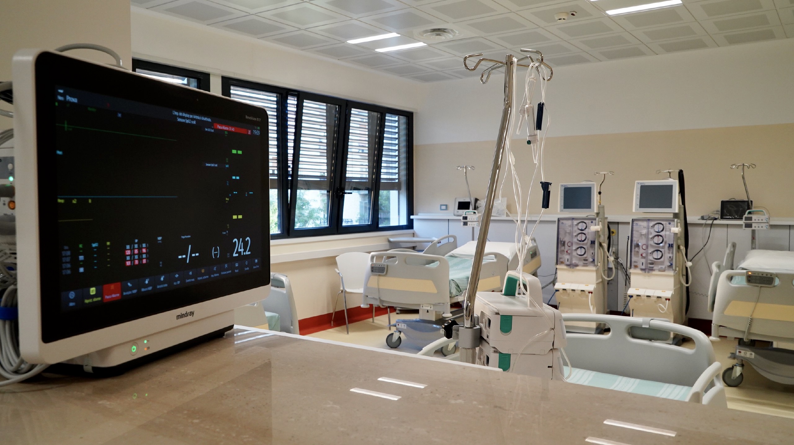 Galleria Inaugurato,con il presidente Emiliano, il nuovo padiglione di Nefrologia e dialisi del Policlinico di Bari  Strumentazioni hi-tech, spazi per la telemedicina e aule studio - Diapositiva 5 di 18