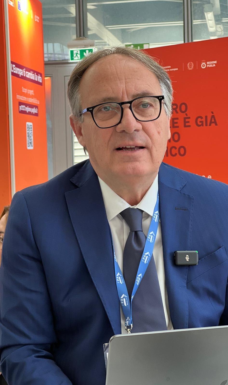 Galleria FORUM PA 2026, L’assessore Sebastiano Leo incontra il ministro Paolo Zangrillo nello stand della Regione Puglia - Diapositiva 5 di 6