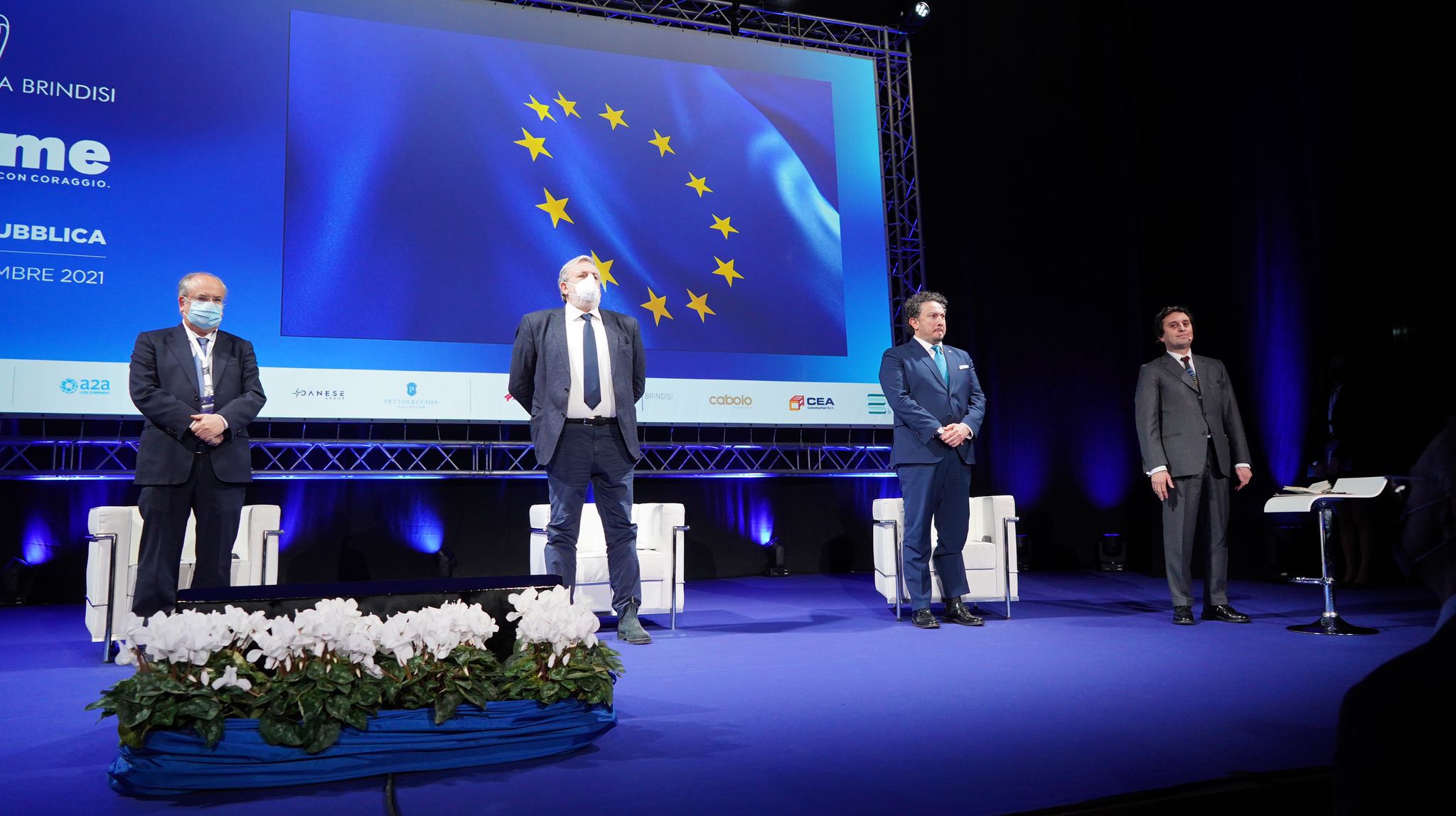 Galleria EMILIANO ALL’ASSEMBLEA DI CONFINDUSTRIA BRINDISI:  “VOGLIAMO TRASFORMARE BRINDISI NELLA CAPITALE DELL’INNOVAZIONE TECNOLOGICA DEL SALENTO” - Diapositiva 2 di 24