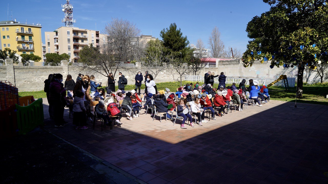 Galleria Emiliano partecipa al laboratorio di Costituzione con i bambini della scuola dell’infanzia “Lascito Ranieri” di Bari - Diapositiva 2 di 13