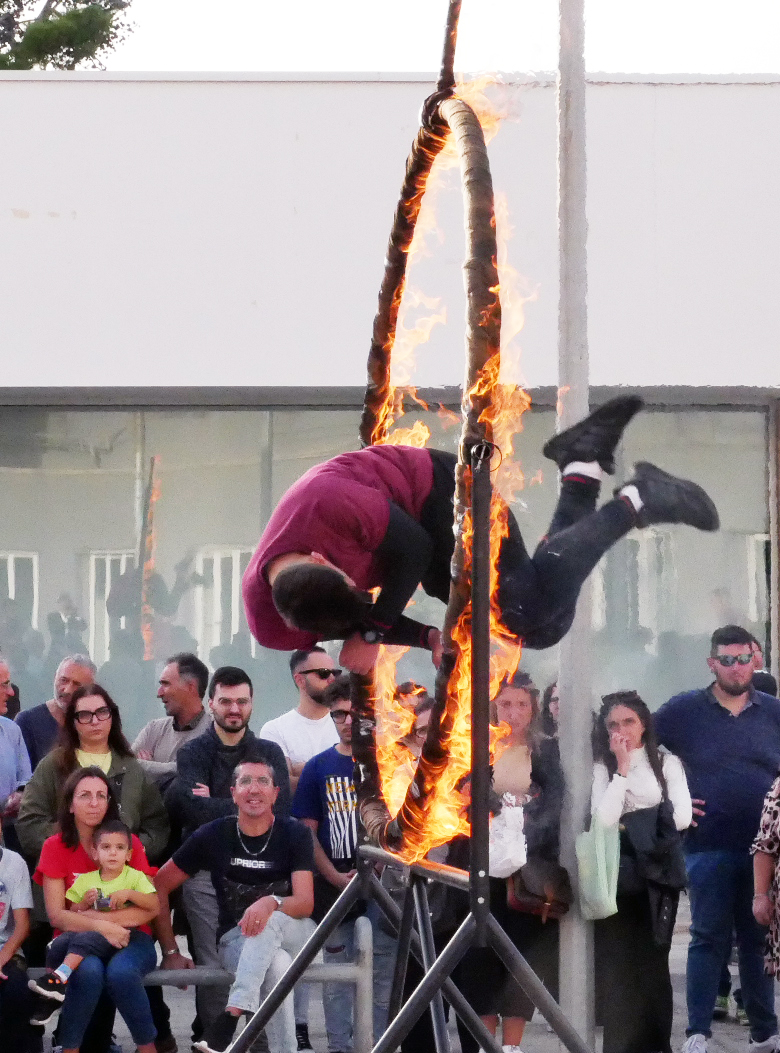 Galleria Fdl 22: Emiliano visita stand Esercito in Fiera - Diapositiva 8 di 9