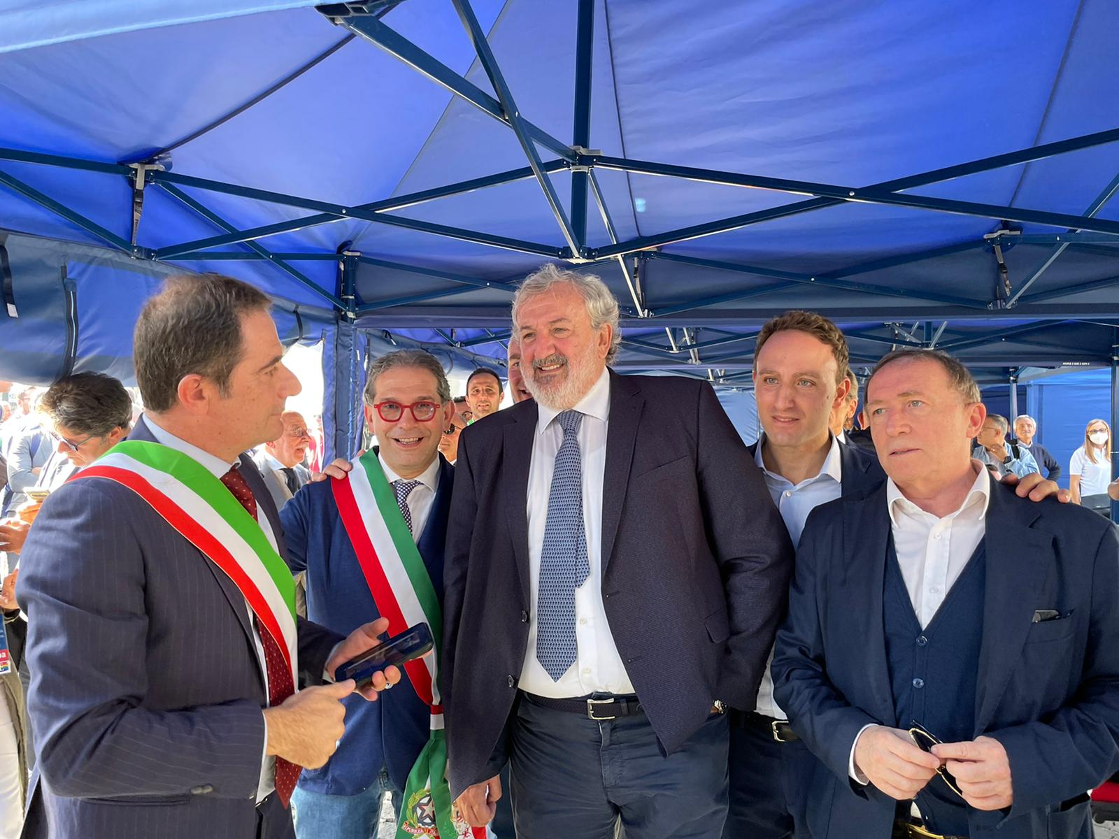 Galleria Emiliano alla marcia per la pace a Napoli: “Una piazza piena di giovani che ha intuito le insidie e le speranze di una generazione intera” - Diapositiva 1 di 7