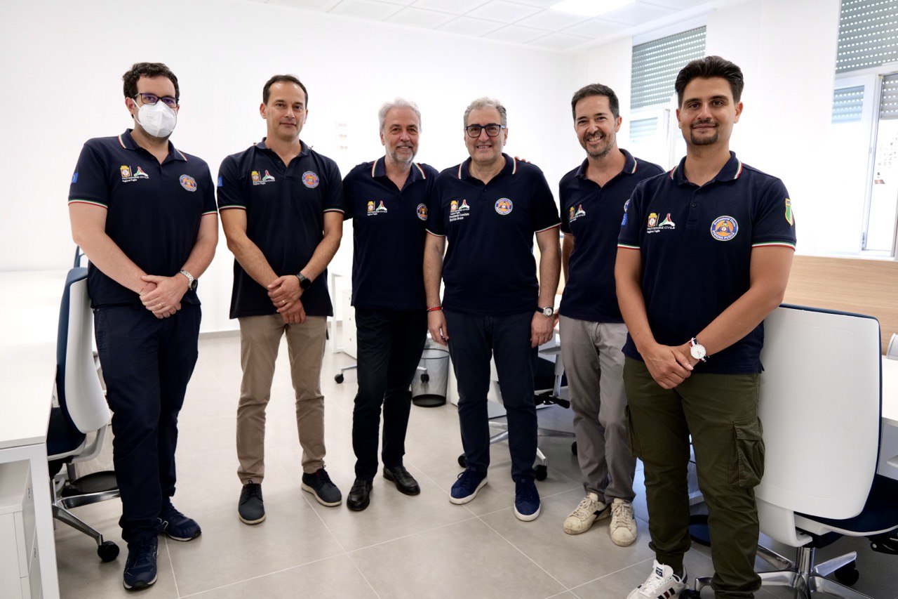 Galleria Il presidente Emiliano inaugura il presidio logistico operativo territoriale della Protezione civile a Montalbano di Fasano per la sicurezza della Provincia di Brindisi - Diapositiva 2 di 8