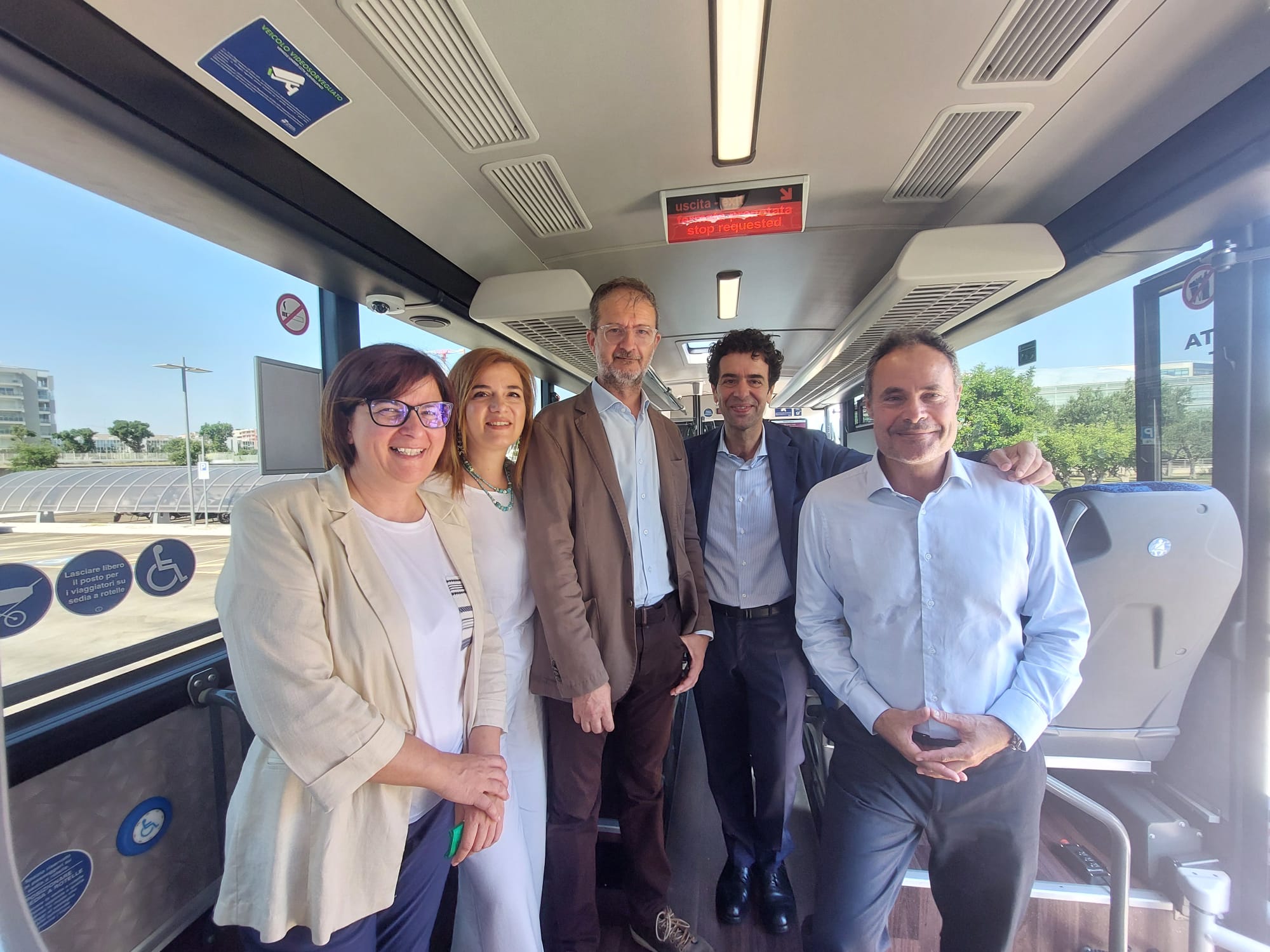 Galleria Trasporti, Regione e FSE presentano i primi sette nuovi autobus ibridi per una flotta sempre più sicura e moderna - Diapositiva 5 di 6