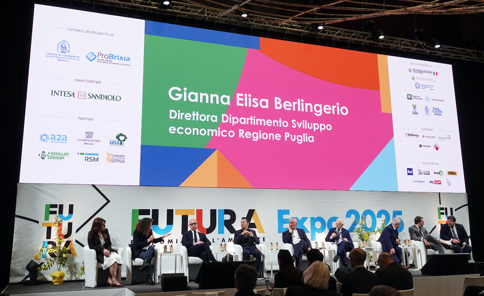 Galleria FUTURA EXPO 2025, REGIONE PUGLIA DIALOGA DI TRANSIZIONE ENERGETICA E SVILUPPO SOSTENIBILE CON UNIONCAMERE PUGLIA, ACQUEDOTTO PUGLIESE E ARTI - Diapositiva 4 di 4
