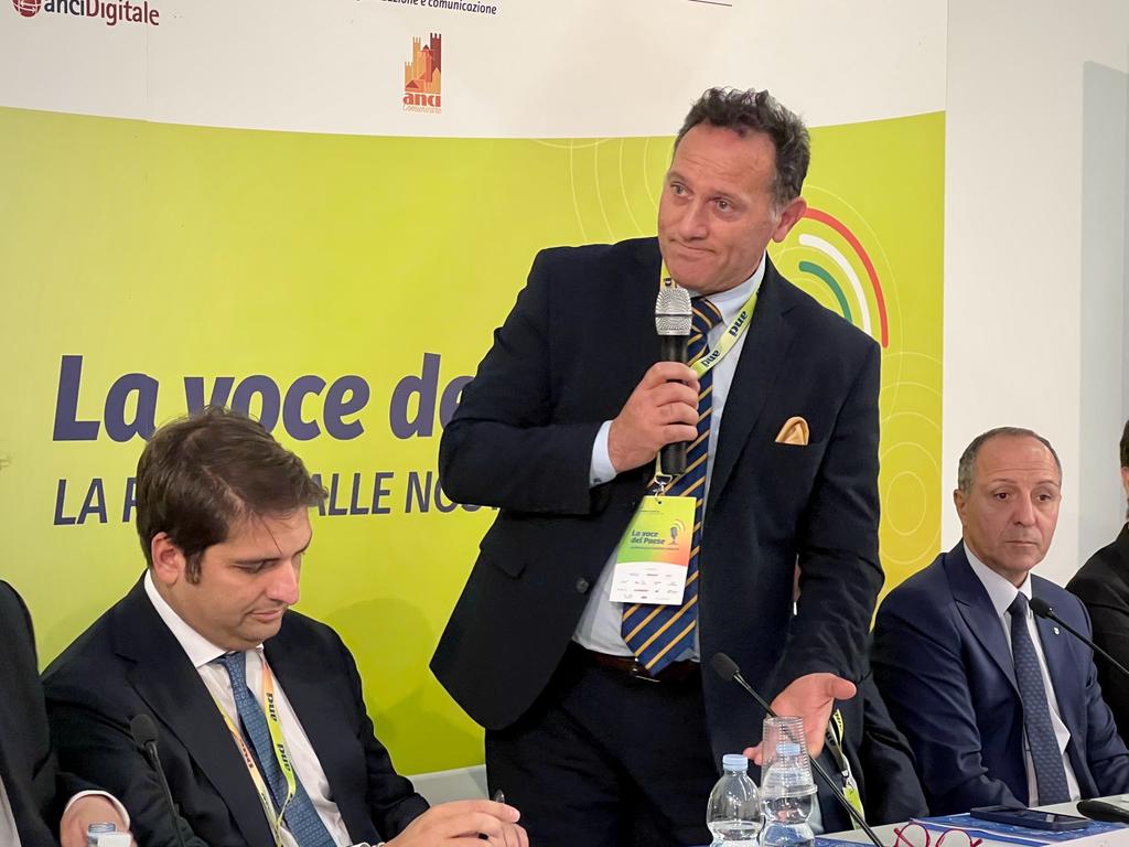 Galleria Turismo sostenibile: siglato l’accordo di cooperazione tra Regione Puglia e ANCI Puglia per lo sviluppo di cammini e bike economy - Diapositiva 2 di 9