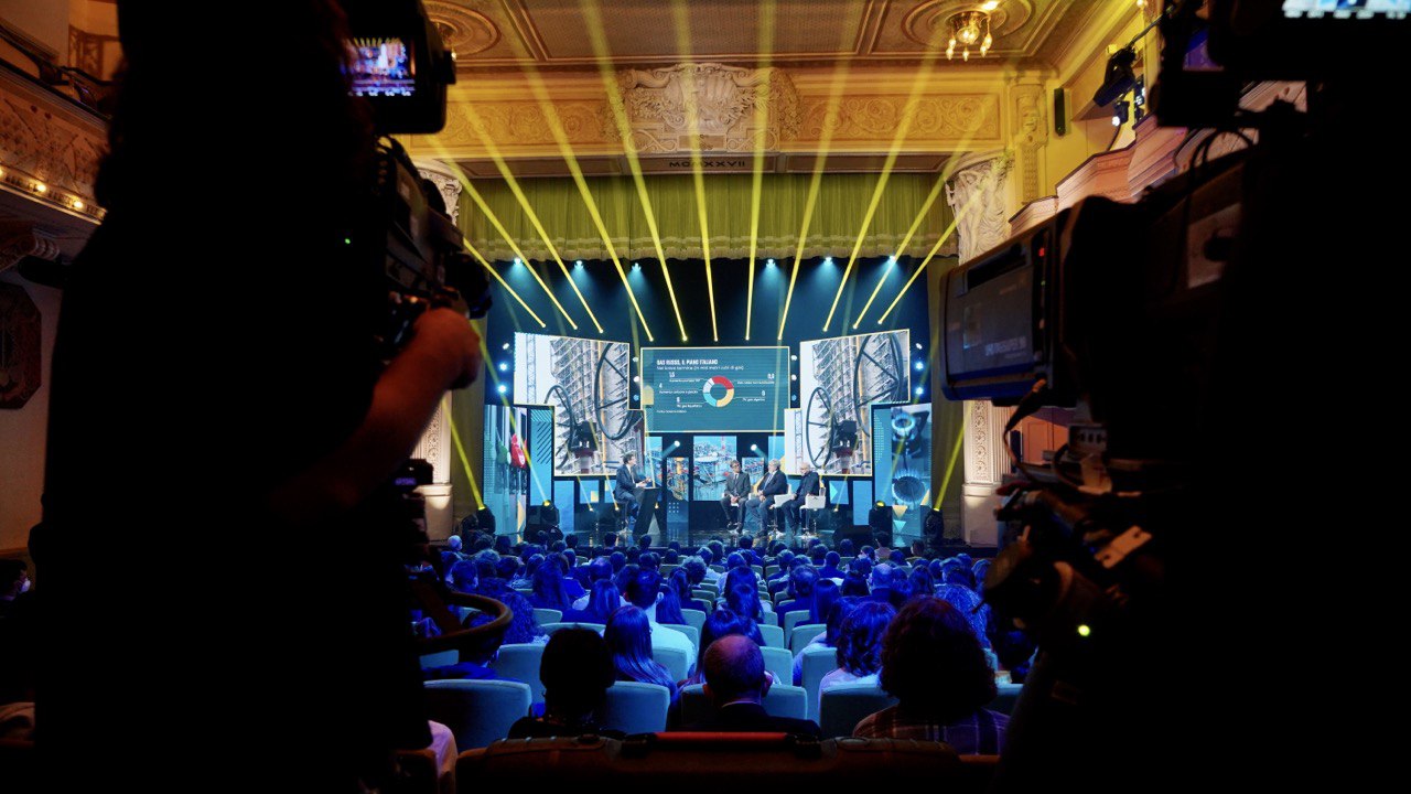 Galleria Emiliano a Sky tg24 live in Bari: “Pnrr, il progetto di bandiera della Puglia è Taranto città dell’idrogeno” - Diapositiva 13 di 16