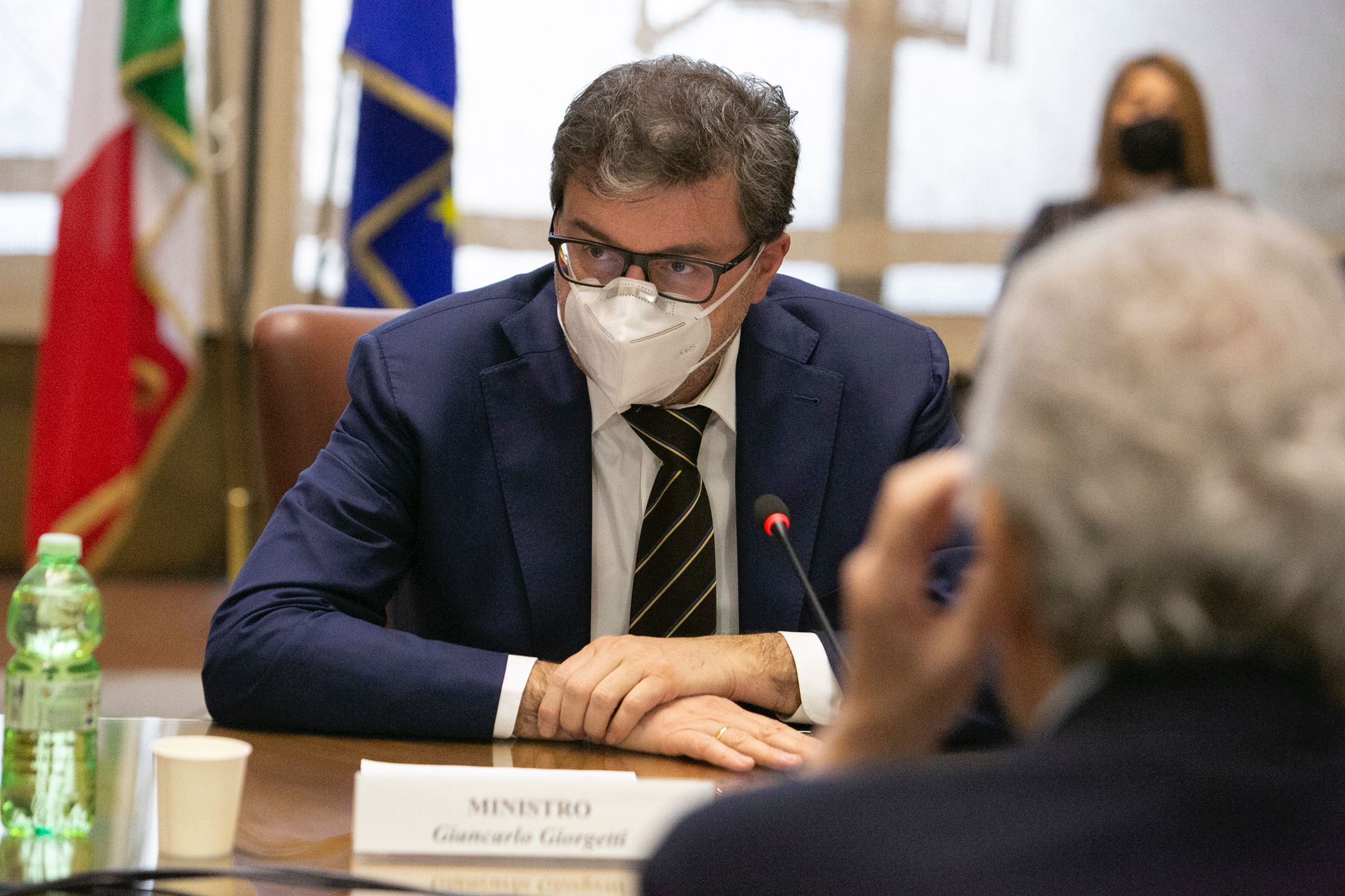 Galleria ACCIAIERIE D’ITALIA, EMILIANO A ROMA CON I MINISTRI GIORGETTI E ORLANDO E L’AD BERNABE’: “SVOLTA DECISIVA PER LA DECARBONIZZAZIONE, SI’ DEL GOVERNO A NUOVO PIANO ENERGETICO”. - Diapositiva 4 di 5