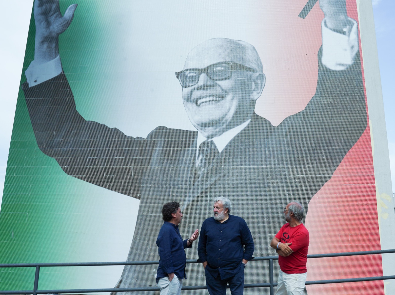 Galleria MARTINA FRANCA, EMILIANO E PENTASSUGLIA ALL’INAUGURAZIONE DELLO SMART WALL DEDICATO A PERTINI - Diapositiva 10 di 10