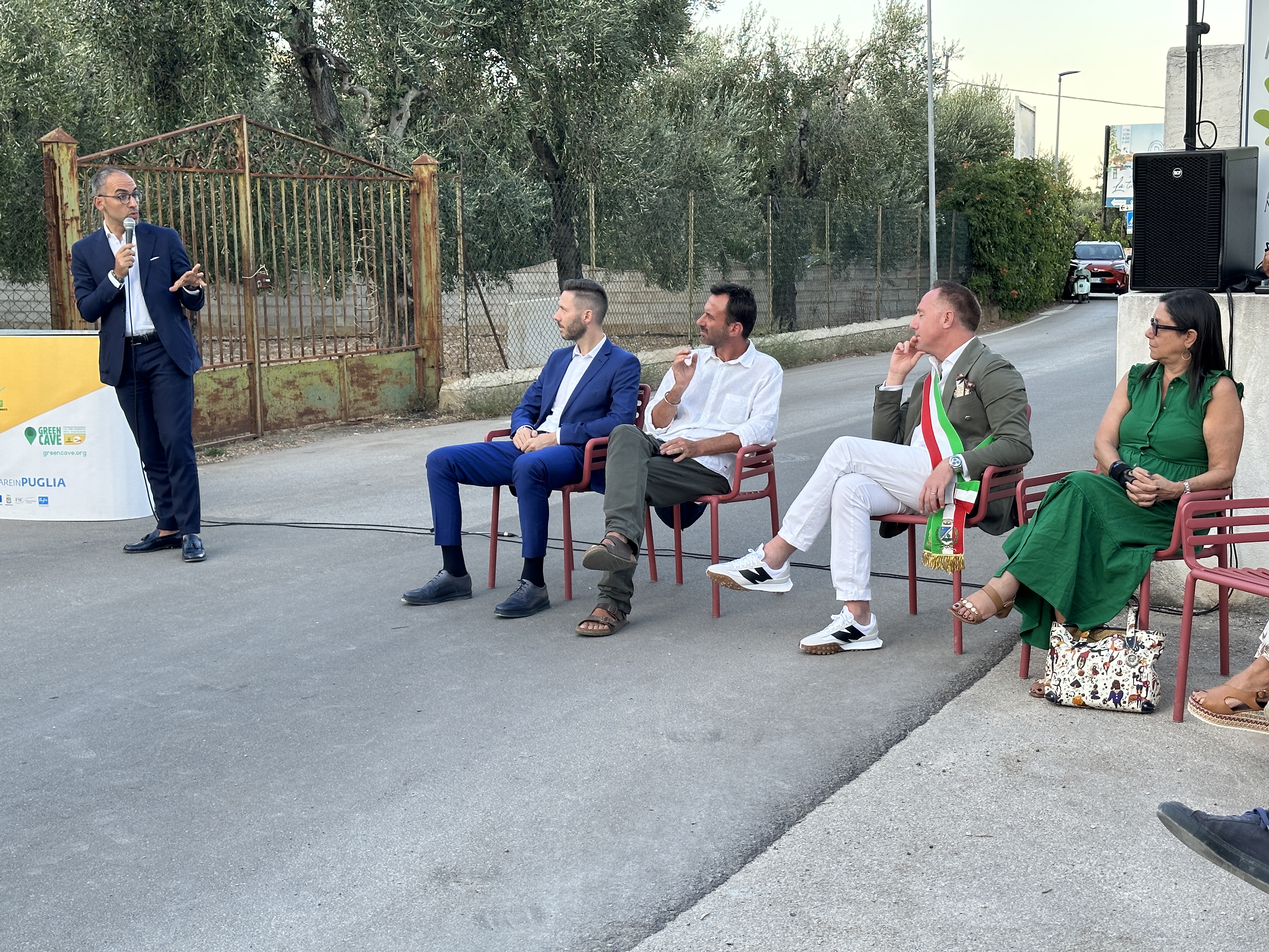 Galleria Prima pietra per il servizio fognario nella piana di Mattinata - Diapositiva 5 di 8