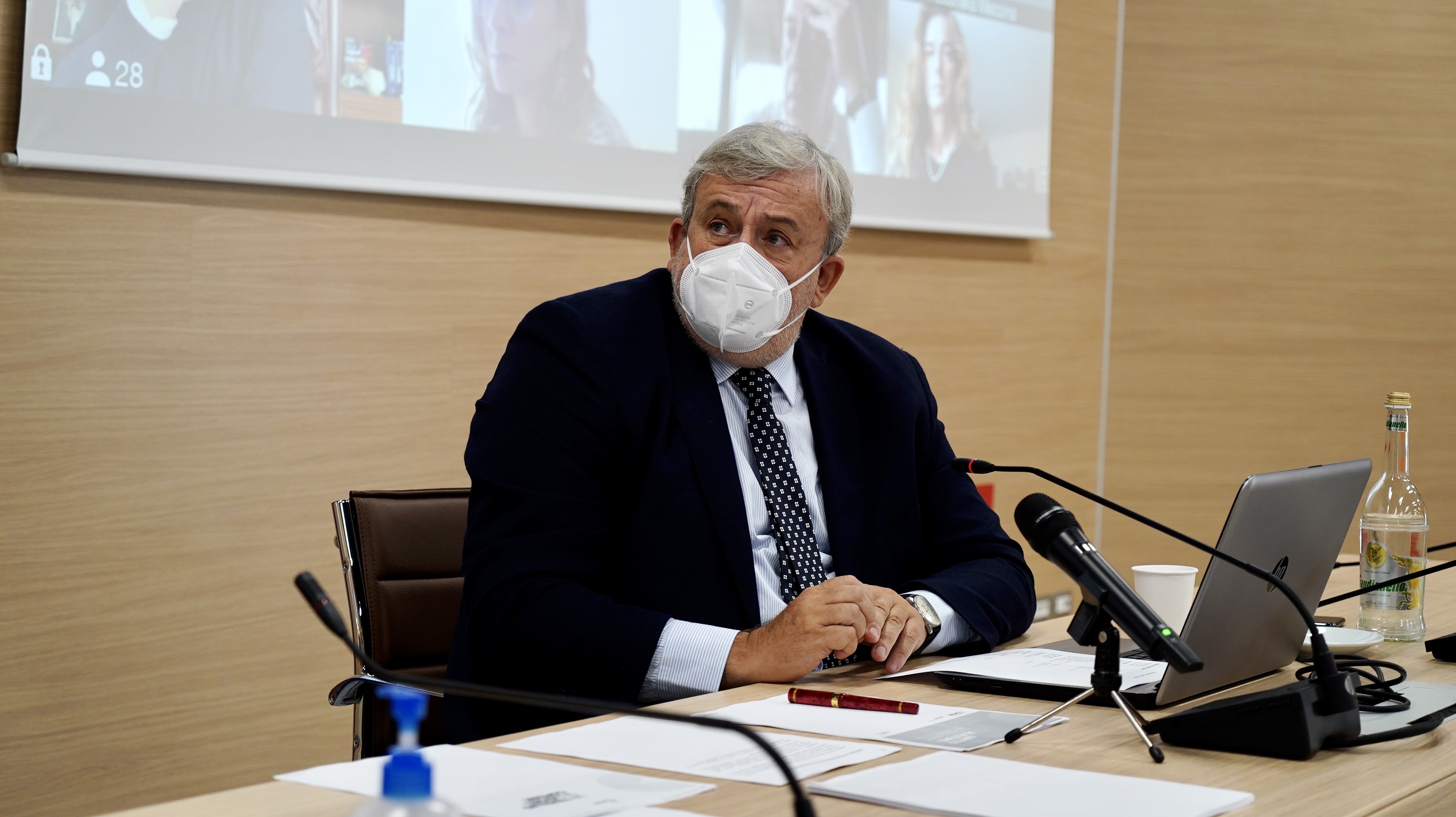 Galleria INCONTRO TRA EMILIANO E PARLAMENTARI ED EUROPARLAMENTARI DI GOVERNO SUL PROGRAMMA DELLA PUGLIA - Diapositiva 1 di 11