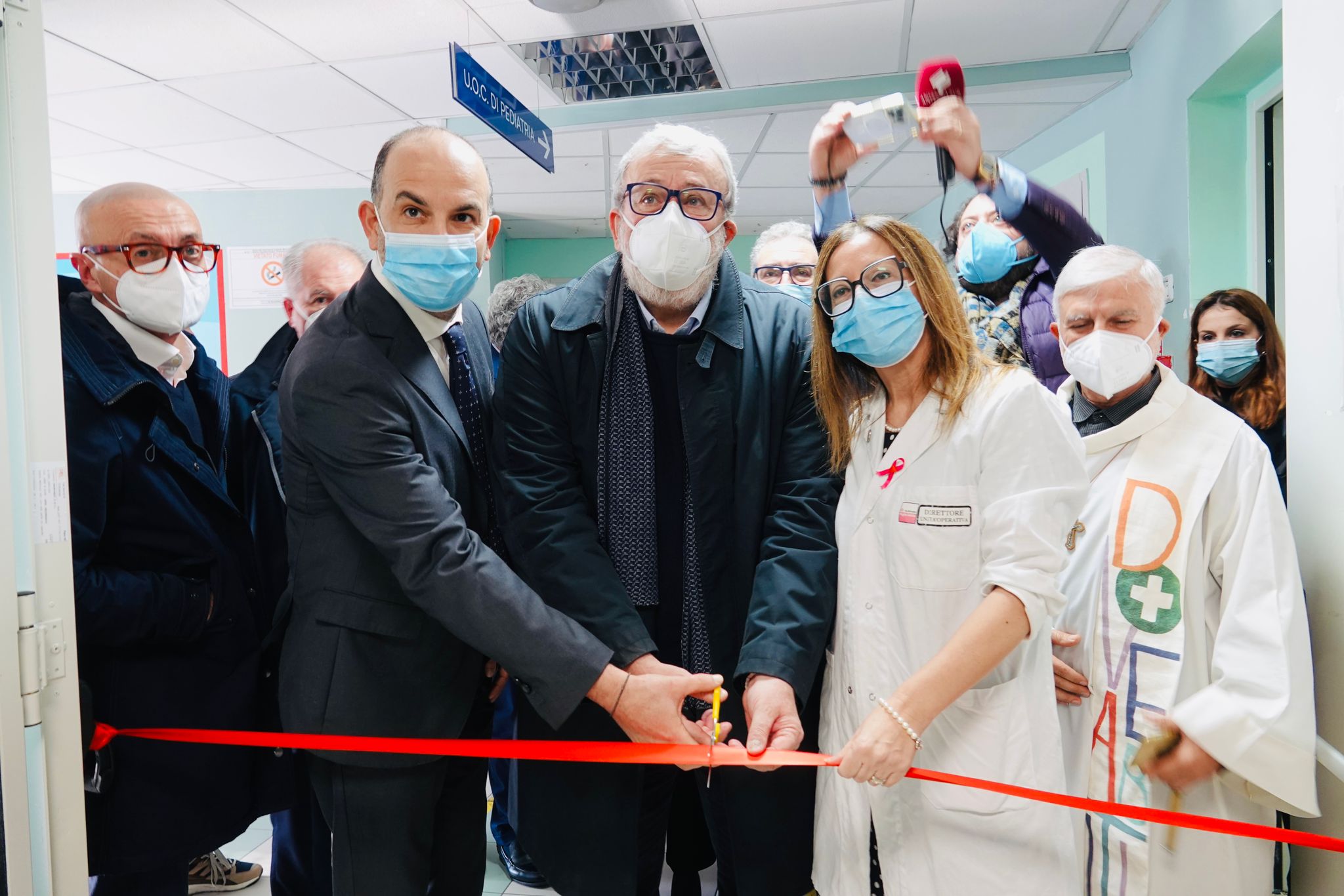 Galleria FRANCAVILLA FONTANA, IL PRESIDENTE EMILIANO INAUGURA IL REPARTO DI ONCOLOGIA DELL'OSPEDALE 