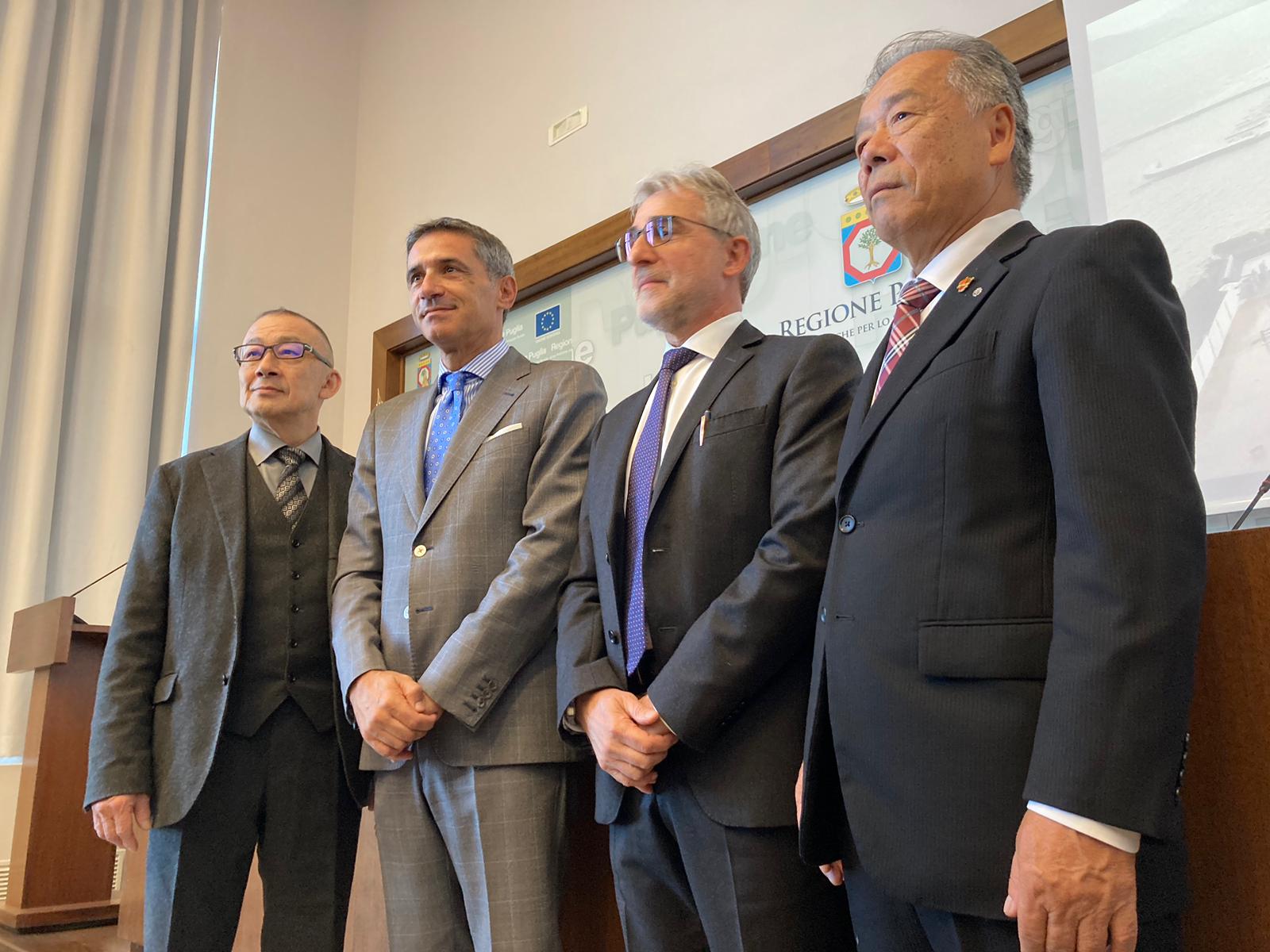 Galleria Patto di Amicizia tra Regione Puglia e la Prefettura di Saga: oggi a Bari una delegazione di 20 sindaci giapponesi per siglare un accordo di cooperazione e partenariato in ambito agricolo e agroalimentare - Diapositiva 2 di 12