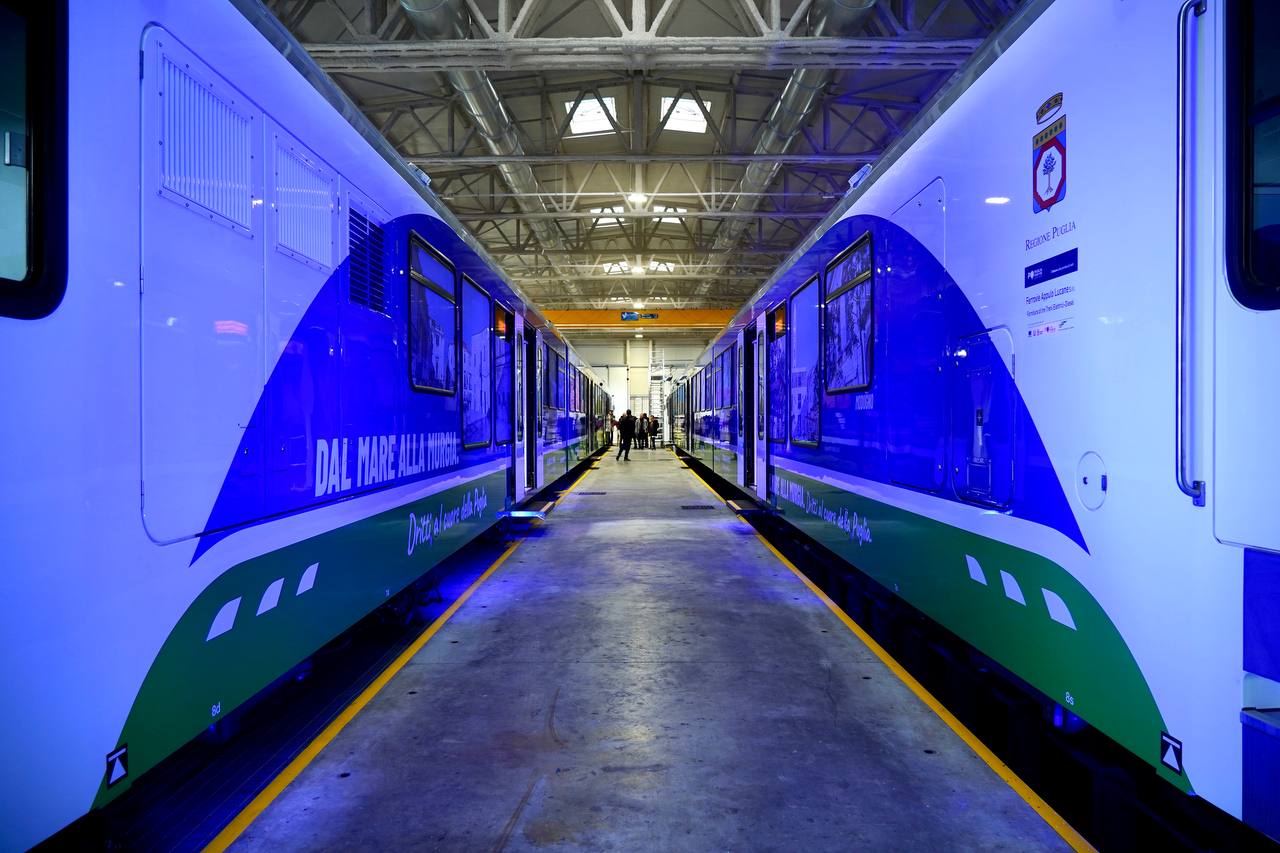 Galleria FAL, INAUGURATI A BARI 4 NUOVI TRENI:  PARCO MEZZI RINNOVATO AL 100% - Diapositiva 11 di 15