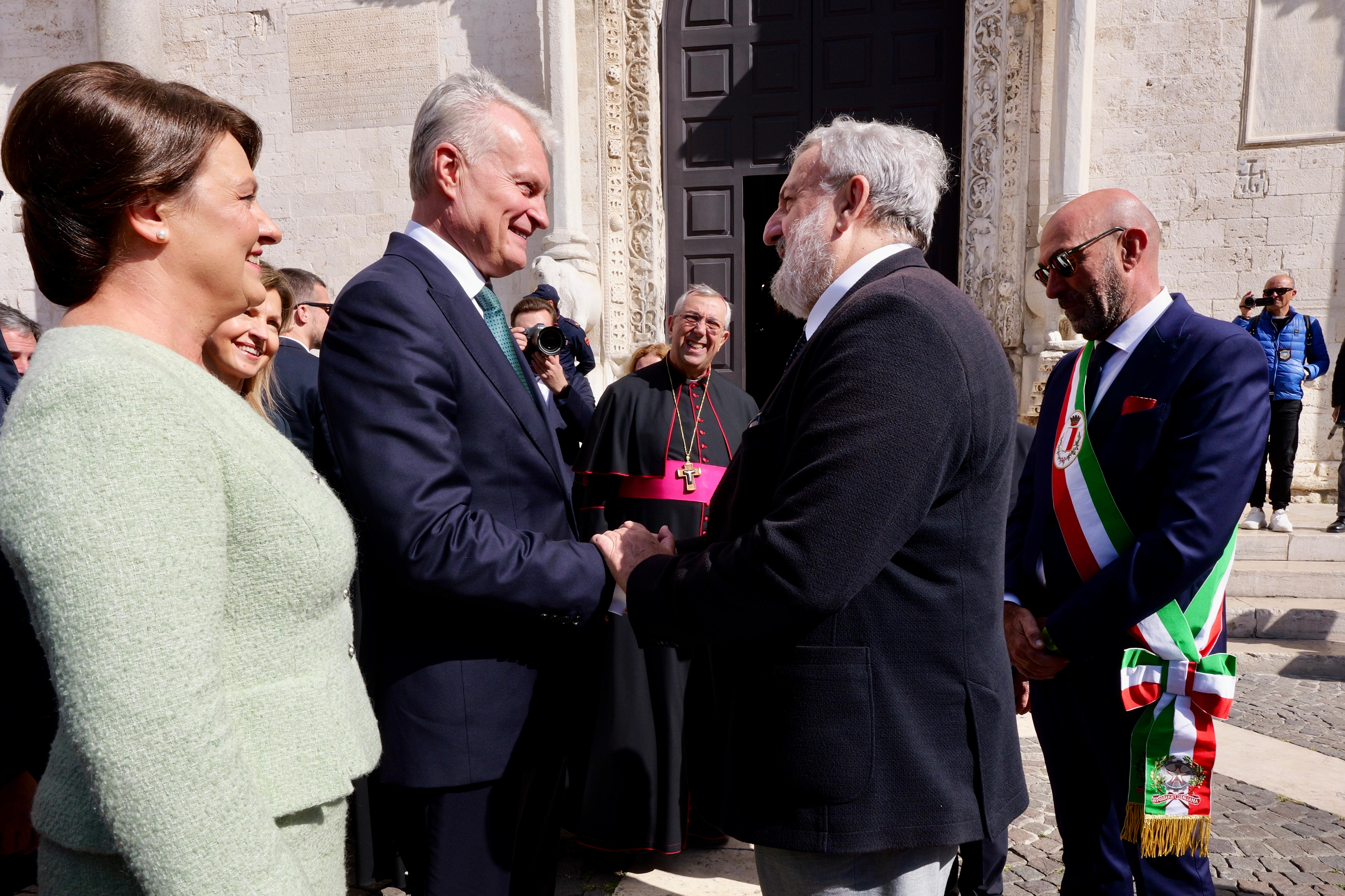 Galleria EMILIANO ACCOGLIE IL PRESIDENTE DELLA REPUBBLICA DI LITUANIA NAUSĖDA - Diapositiva 8 di 14