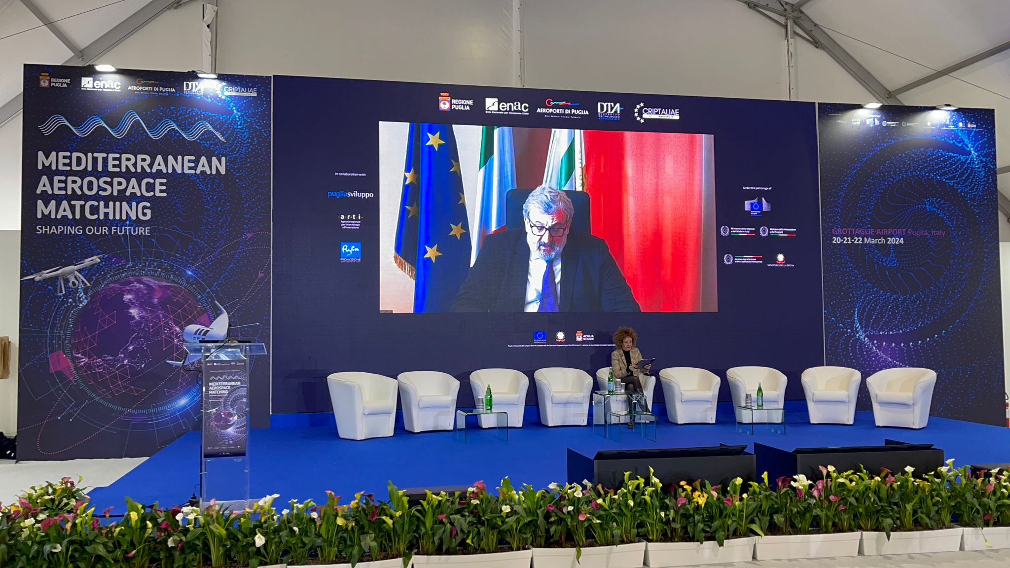 Galleria Spazioporto di Taranto-Grottaglie, svelato il nuovo volto al Mam 2024. Emiliano, Delli Noci e Vasile: “Promessa mantenuta” - Diapositiva 2 di 7