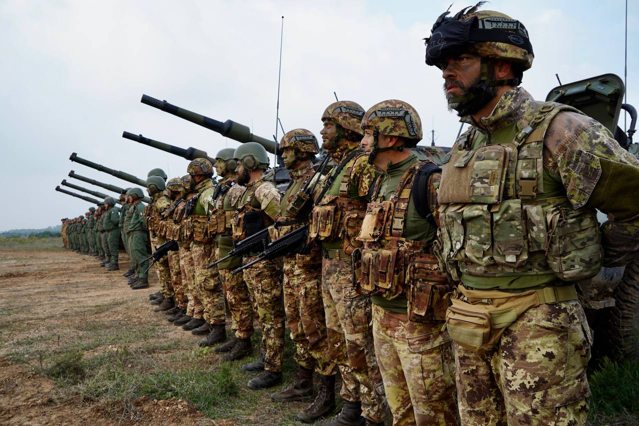 Galleria Il Capo di Stato Maggiore dell’Esercito incontra il Presidente Emiliano - Diapositiva 2 di 13