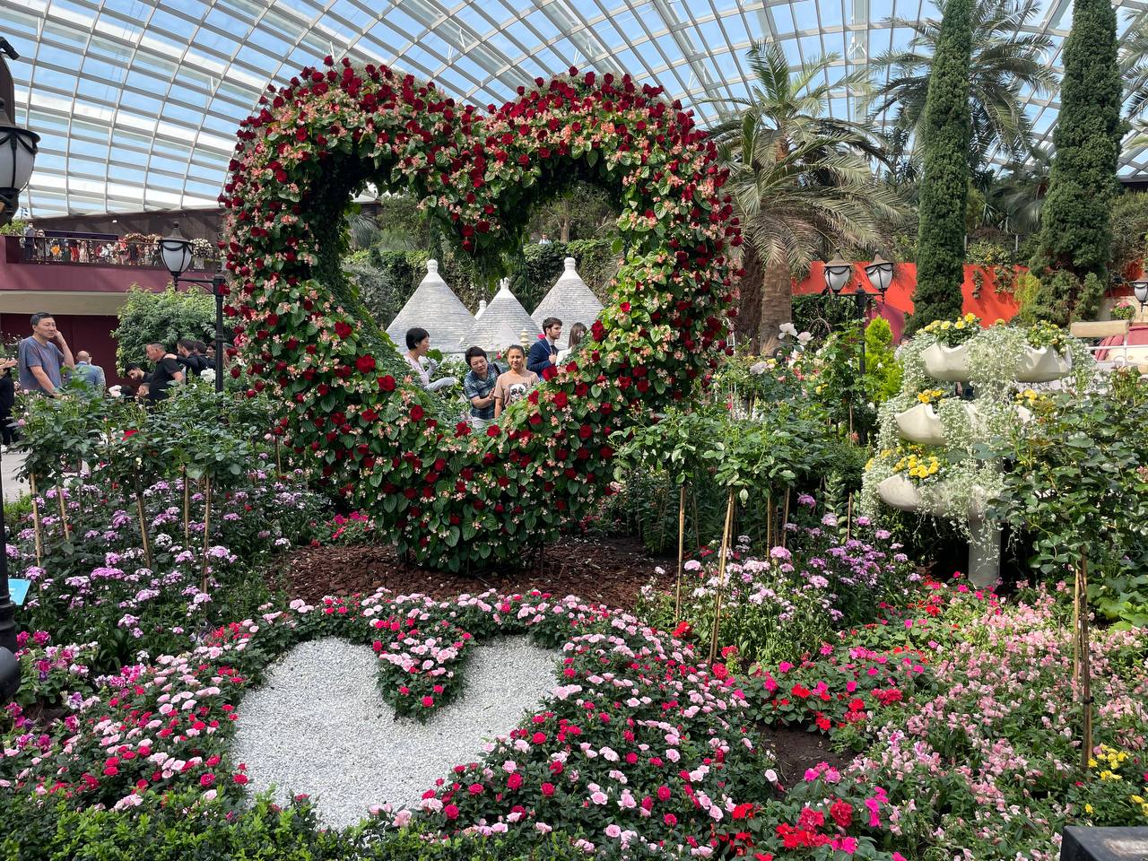 Galleria La Puglia a Singapore nel giorno della Festa della Repubblica, al grande evento “Rose Romance” promosso dall'Ambasciata d’Italia - Diapositiva 13 di 22