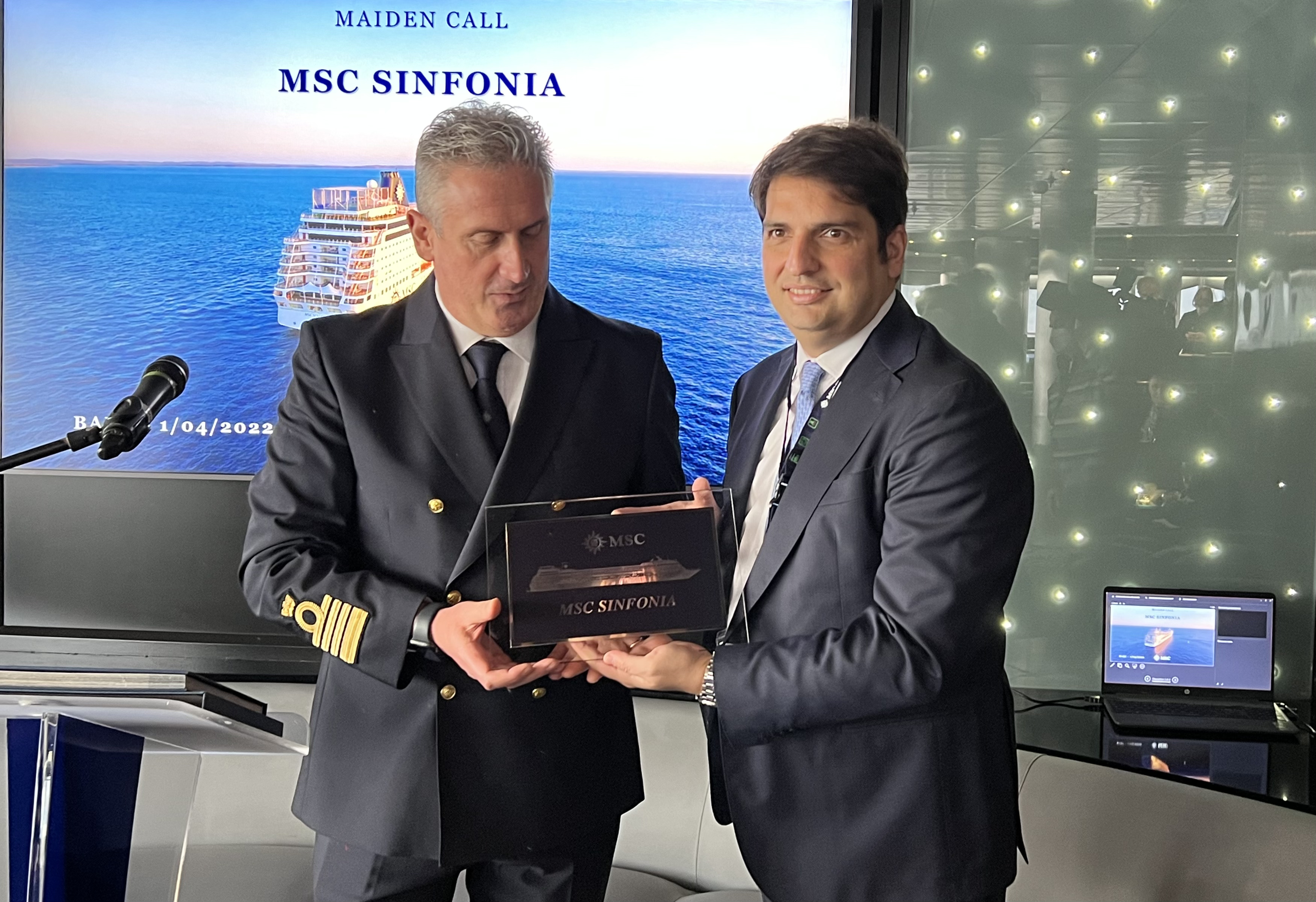Galleria Lopane alla cerimonia di benvenuto della MSC Sinfonia al Porto di Bari - Diapositiva 1 di 5