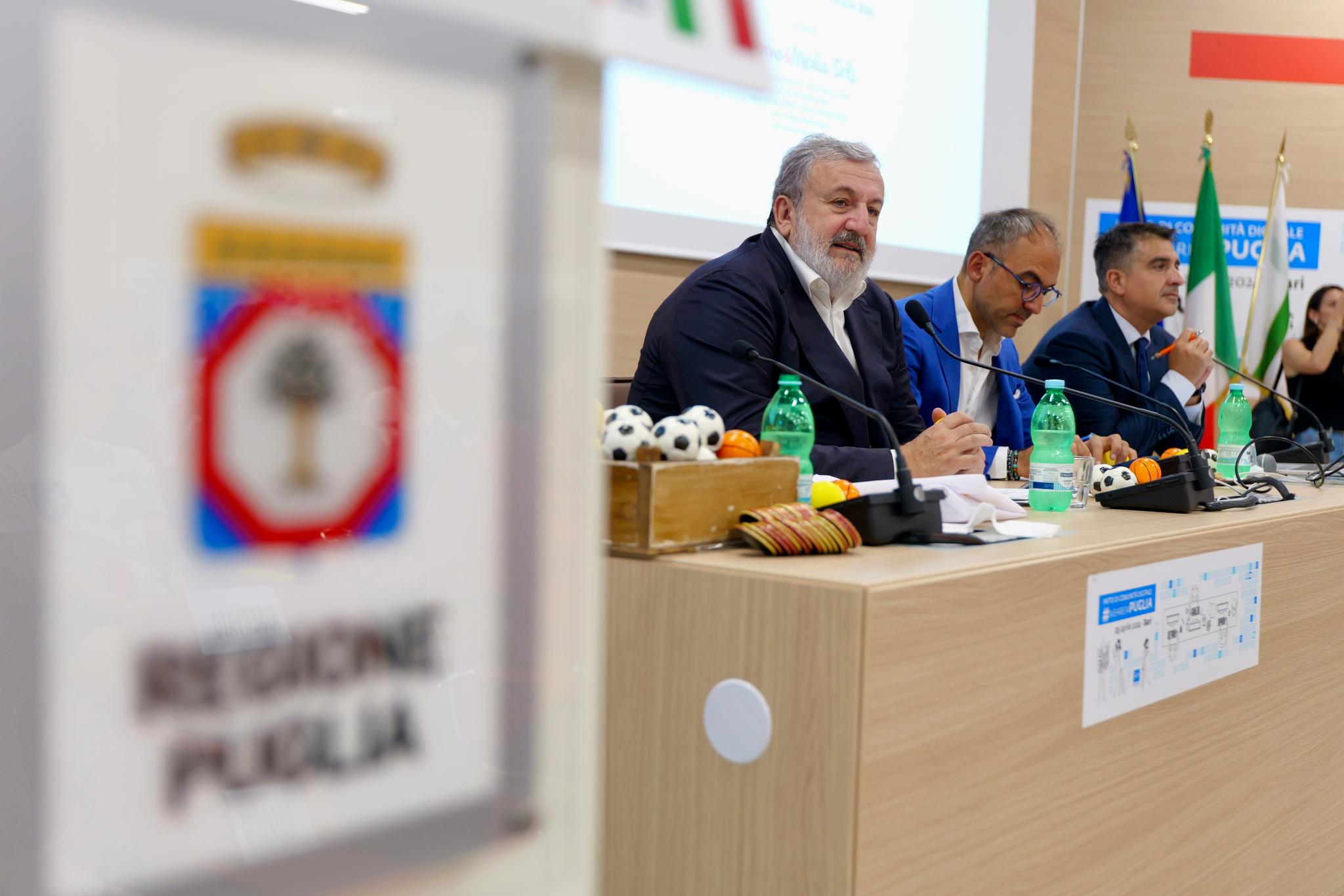 Galleria Emiliano e Piemontese premiano 127 eccellenze pugliesi dello sport e candidano la Puglia a Regione Europea dello Sport nel 2026: “Abbiamo restituito al movimento sportivo la funzione sociale” - Diapositiva 1 di 11