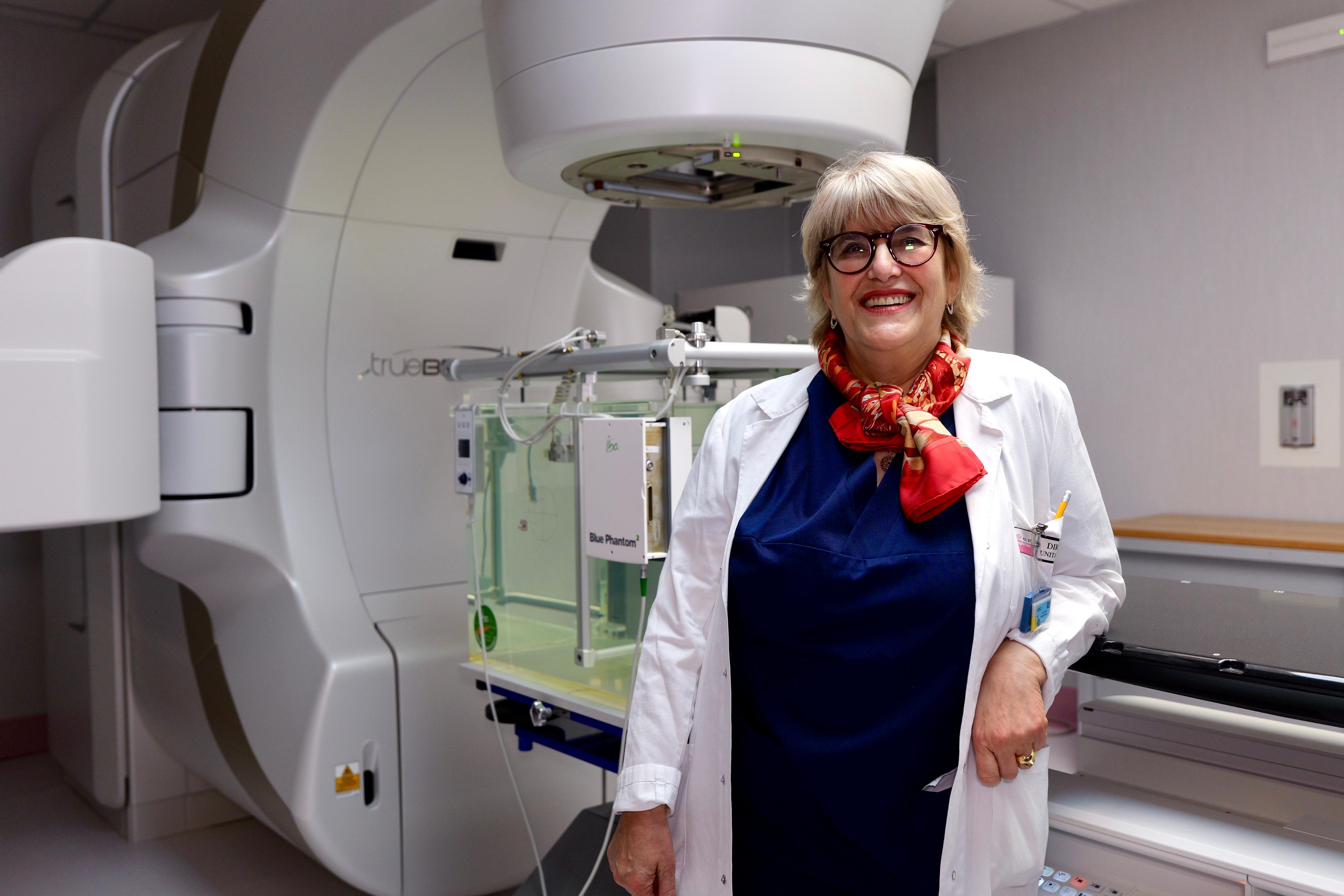 Galleria OSPEDALE DIMICCOLI DI BARLETTA: EMILIANO, PIEMONTESE E DIMATTEO ALL’ATTIVAZIONE DEL SECONDO  NUOVO ACCELERATORE LINEARE - Diapositiva 15 di 16