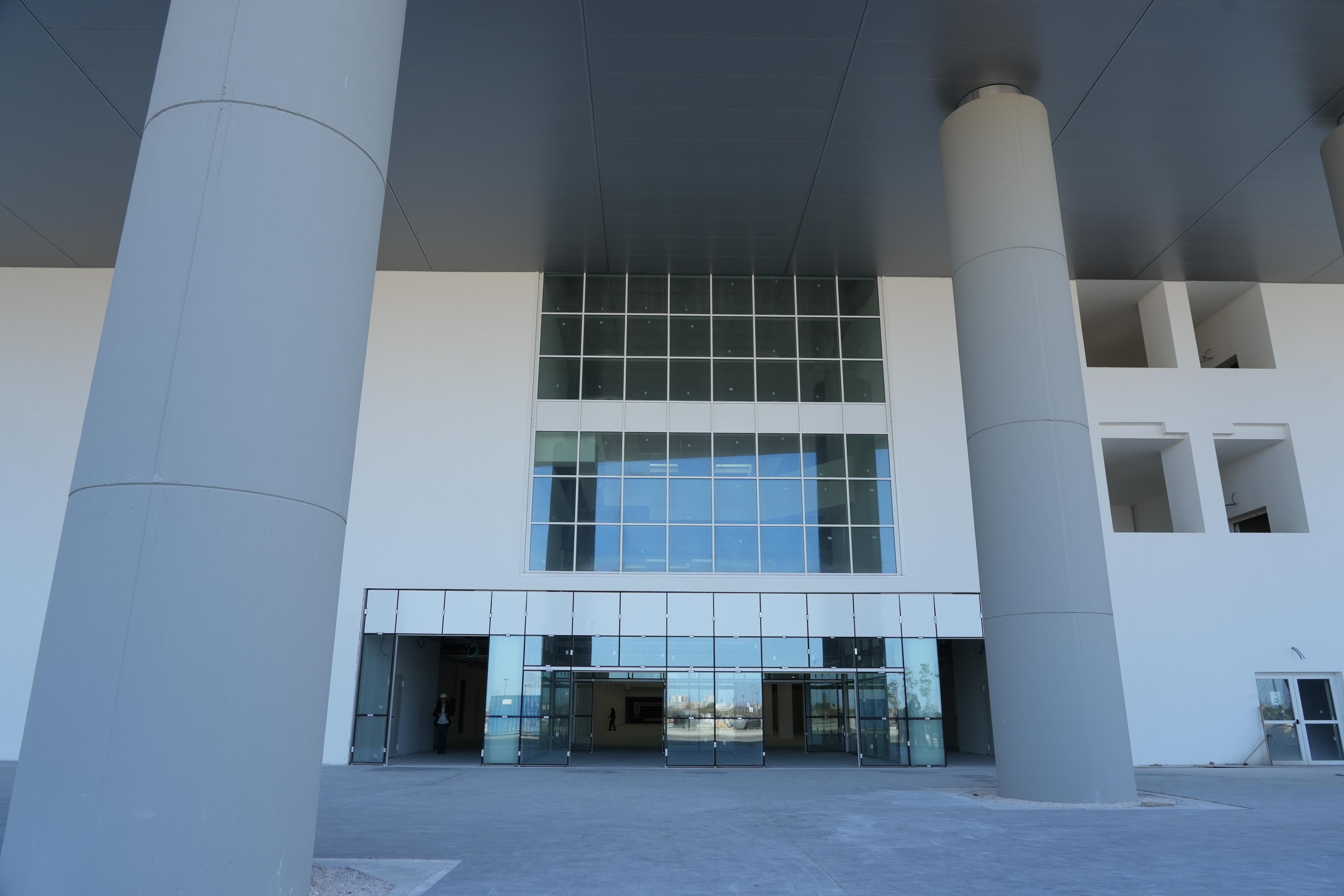 Galleria EMILIANO PRESIEDE LA CABINA DI REGIA SUL NUOVO OSPEDALE SAN CATALDO  A TARANTO: “SARÀ UNA STRUTTURA UNICA IN ITALIA” - Diapositiva 3 di 12