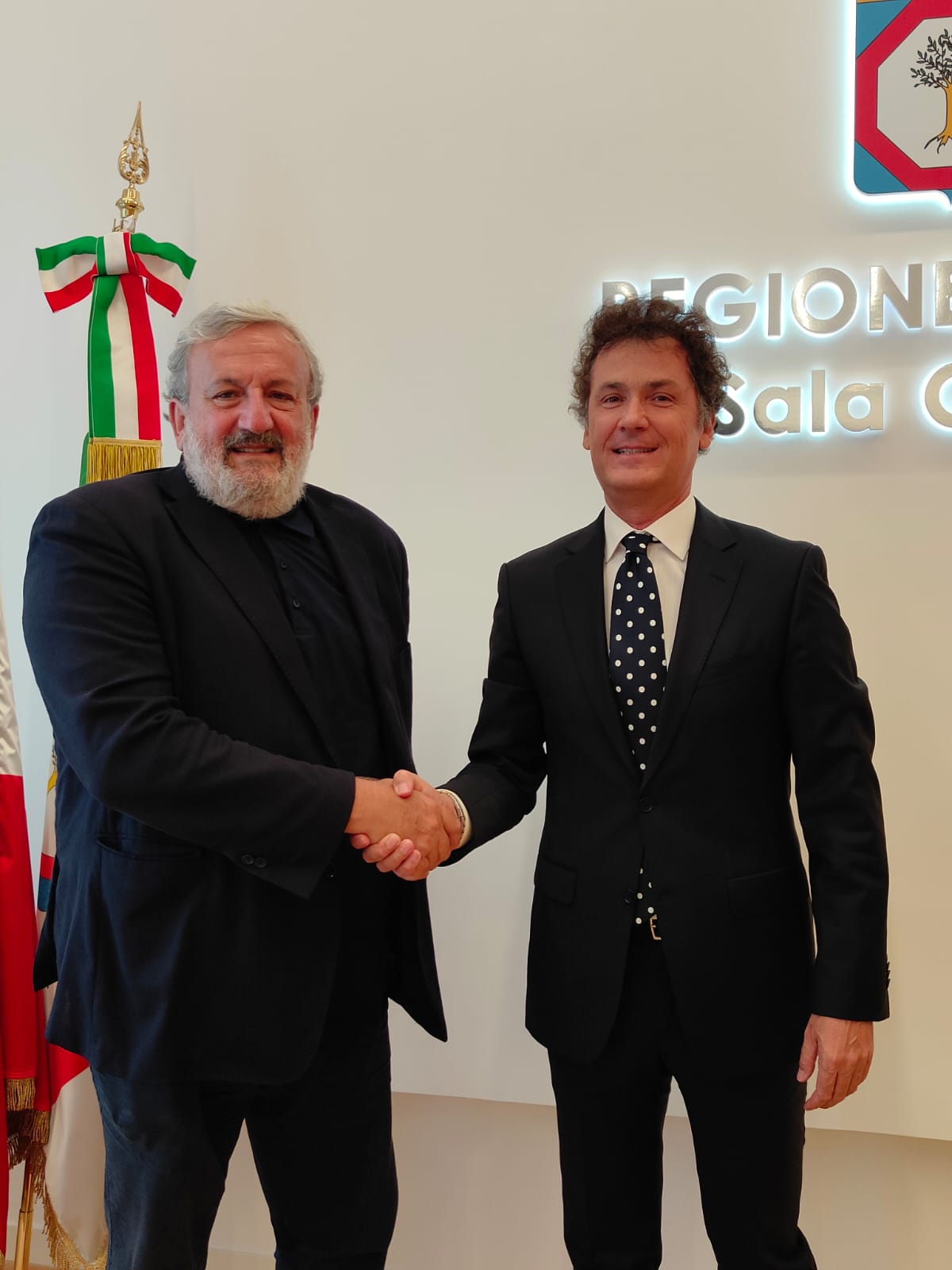 Galleria Il presidente Emiliano incontra il console generale della Repubblica di Albania a Bari Vasjari - Diapositiva 2 di 2