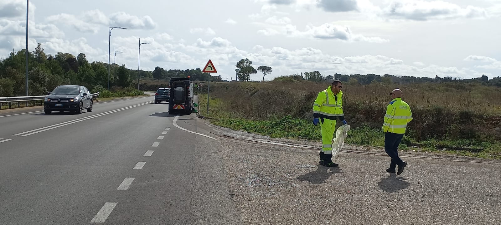 Galleria Rimozione dei rifiuti sulle strade statali: la soddisfazione dell’assessora Maraschio - Diapositiva 1 di 4