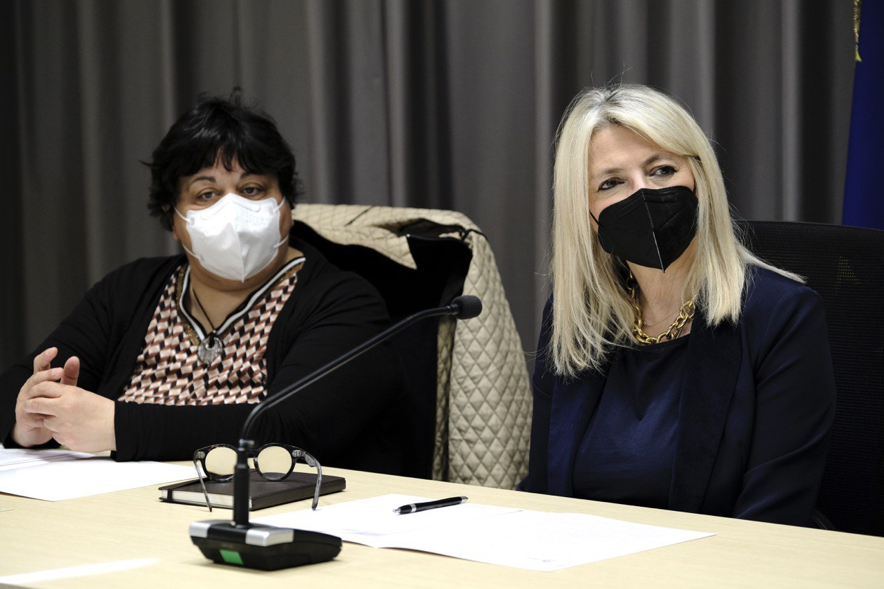 Galleria Le donne di Giunta e Consiglio regionale alzano la voce: “Unite per essere sempre più determinanti nella politica pugliese, senza lasciarsi intimidire da gesti vili e gravi offese” - Diapositiva 11 di 11