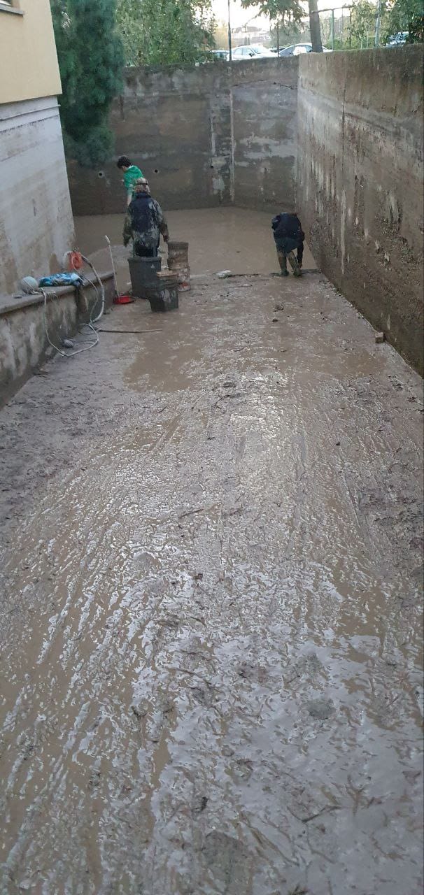 Galleria EMERGENZA ALLUVIONE, EMILIANO E GIANI A CAMPI BISENZIO CON LA COLONNA MOBILE DELLA PROTEZIONE CIVILE  - Diapositiva 18 di 18