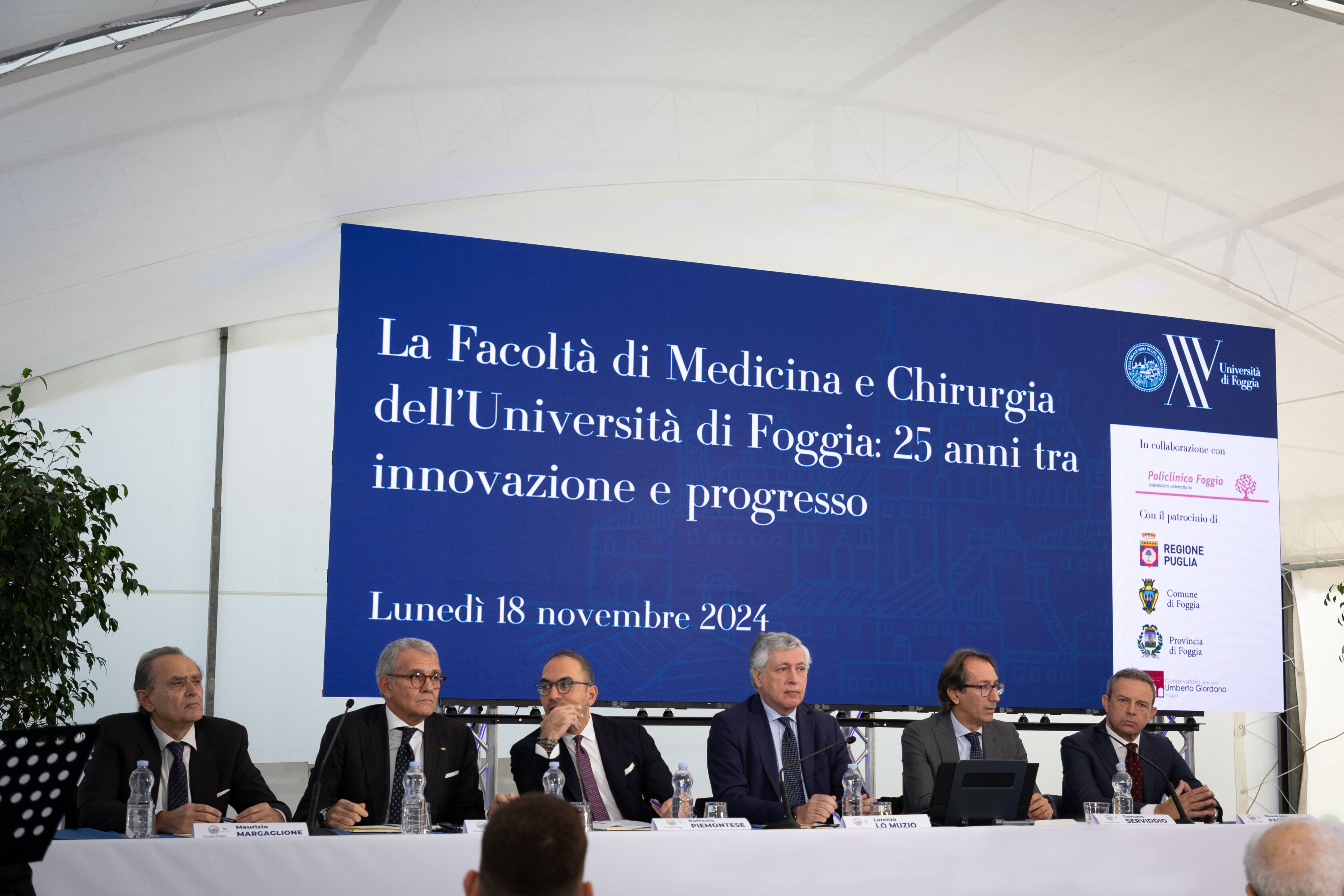 Galleria Celebrazione del 25° Anniversario della Facoltà di Medicina e Chirurgia dell'Università di Foggia: un evento di successo per la comunità accademica e sanitaria - Diapositiva 3 di 4
