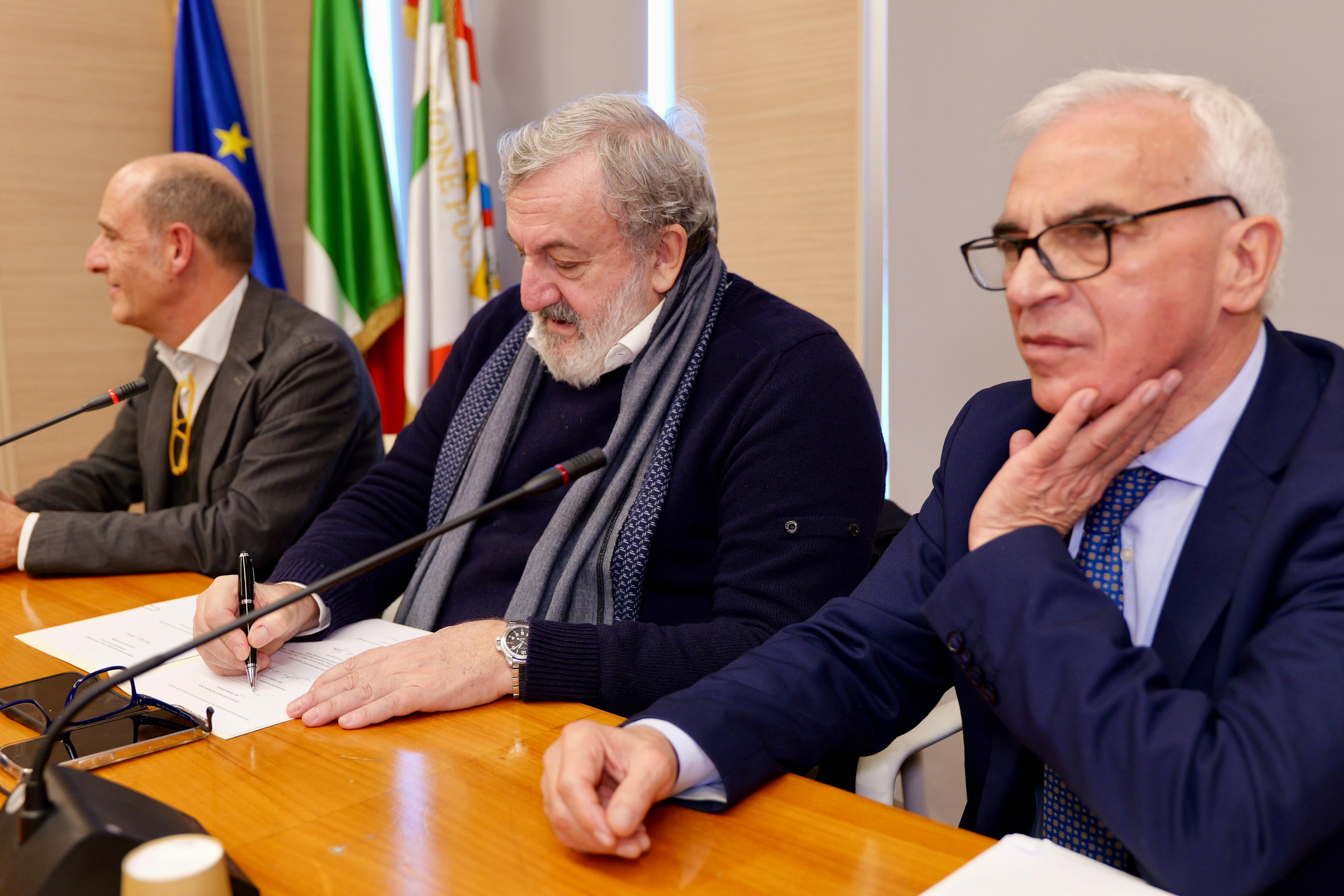 Galleria DONAZIONE DI SANGUE, IL PRESIDENTE EMILIANO FIRMA NUOVA CONVENZIONE - Diapositiva 7 di 12