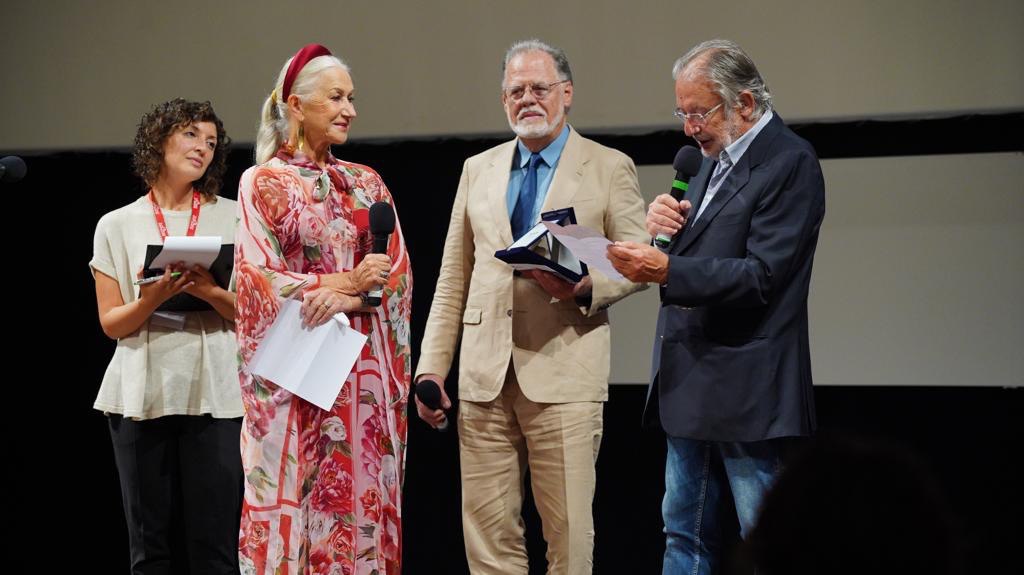 Galleria BIFEST, EMILIANO ALLA PREMIAZIONE DI HELEN MIRREN E TAYLOR HACKFORD - Diapositiva 8 di 27