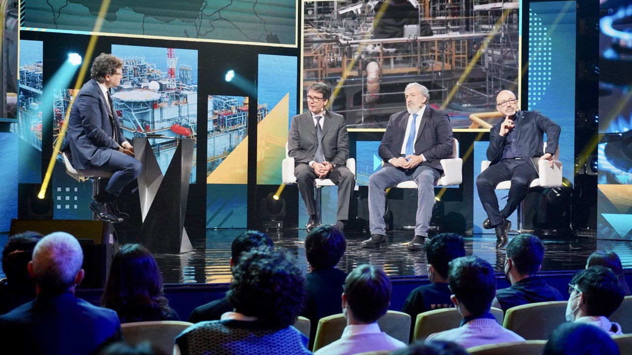 Galleria Emiliano a Sky tg24 live in Bari: “Pnrr, il progetto di bandiera della Puglia è Taranto città dell’idrogeno” - Diapositiva 2 di 16