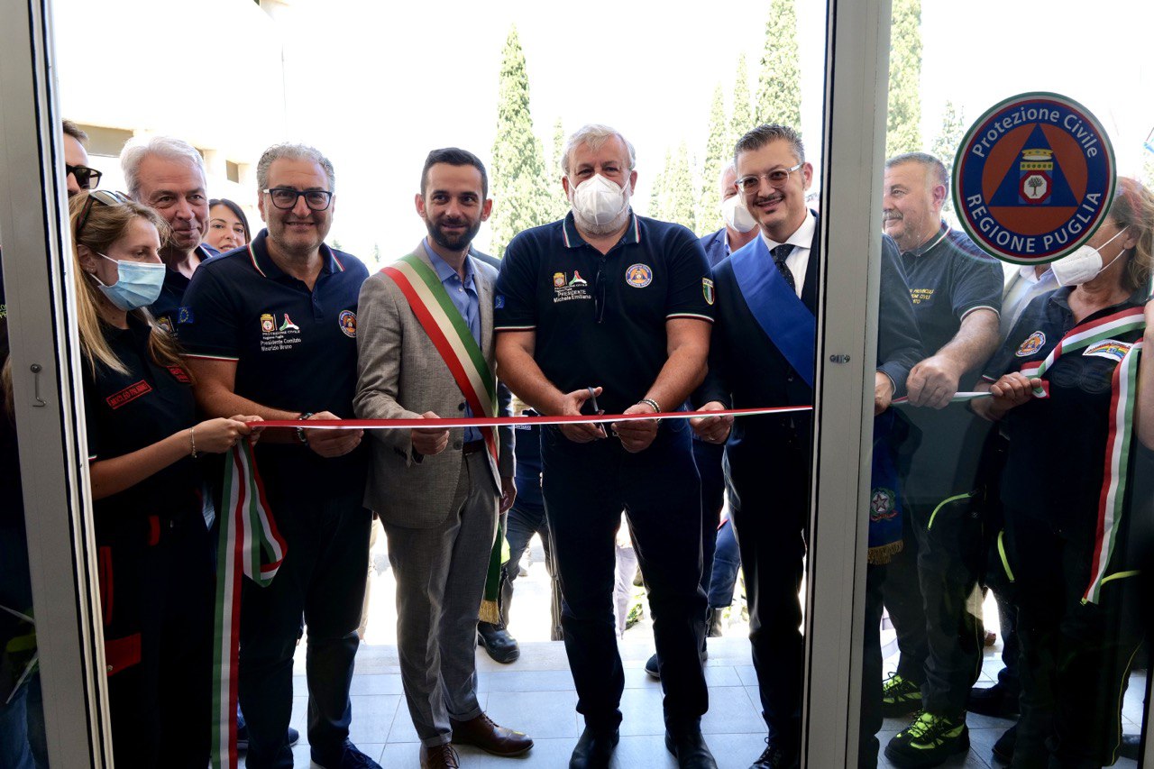 Galleria Il presidente Emiliano ha inaugurato il presidio logistico operativo territoriale di Castellaneta Marina, secondo PLOT di Protezione Civile a diventare operativo - Diapositiva 8 di 15